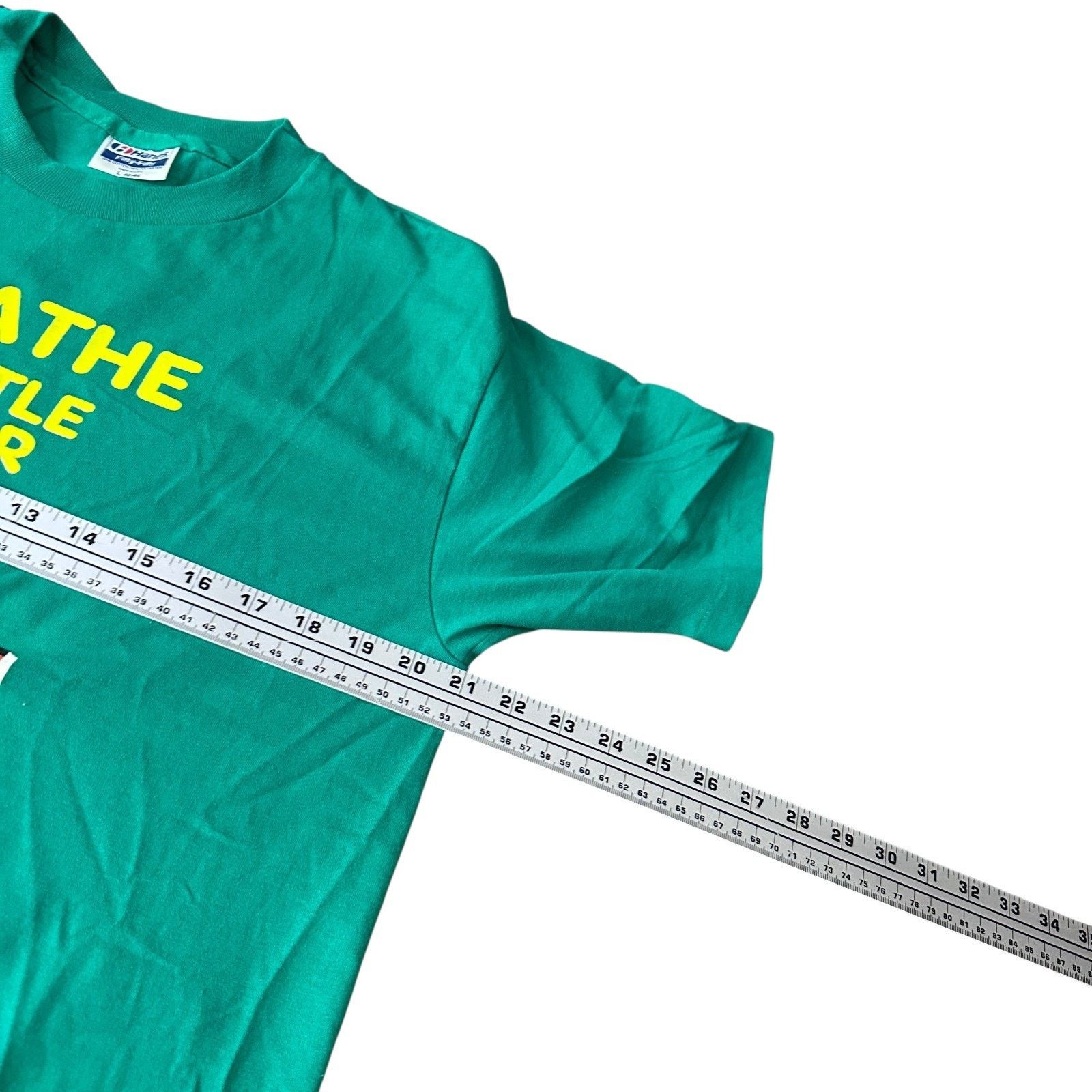 Hanes Vintage Exxon Tiger Breath A Little T-Shirt Men L Green 90s Size US L / EU 52-54 / 3 - 7 Thumbnail