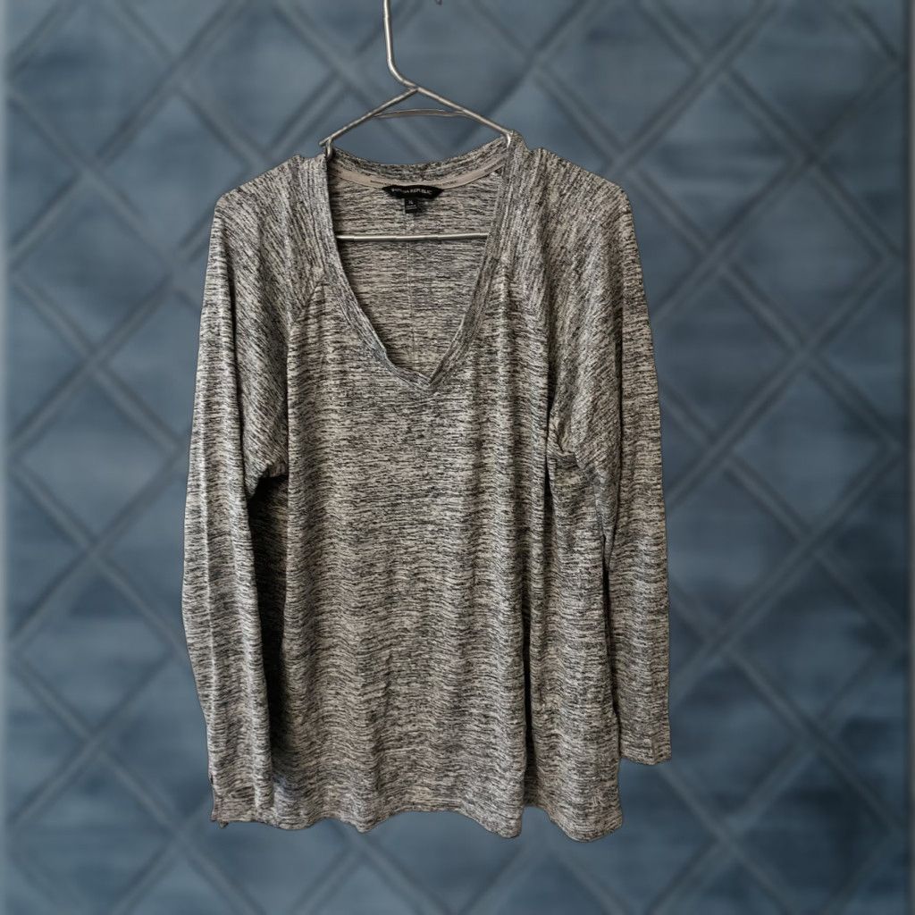 Banana Republic Banana Republic Womens Shirt Gray XL Long Sleeve V-Neck Top Blouse (Adult Regular) Size XL / US 12-14 / IT 48-50 - 1 Thumbnail