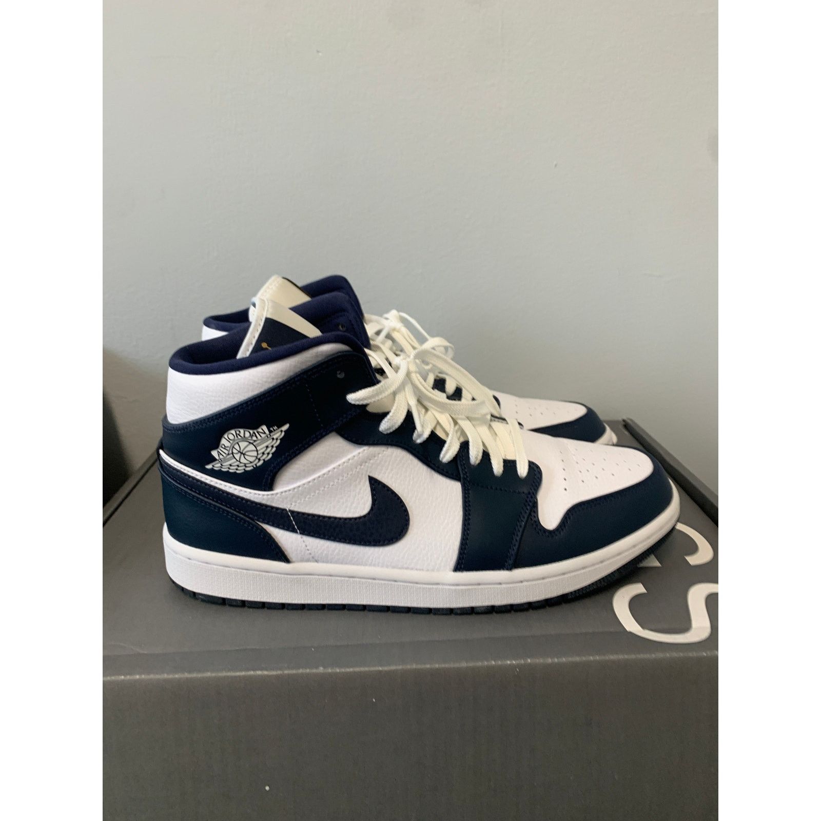 Nike Nike Air Jordan 1 Mid White Metallic Obsidian Size 11 Used Size US 11 / EU 44 - 1 Thumbnail