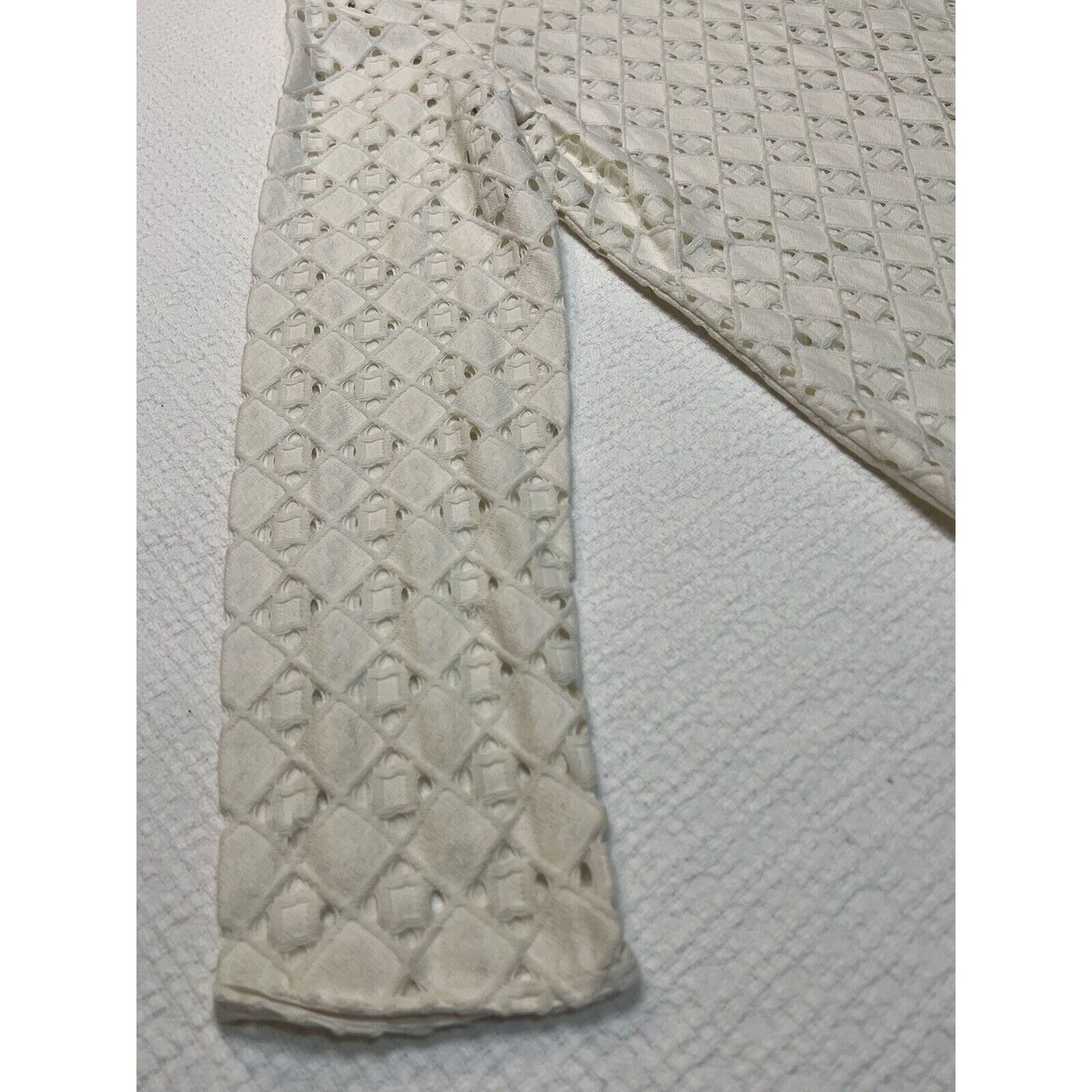 Banana Republic Banana Republic Top Eyelet Lace Blouse Tunic Cream Size M / US 6-8 / IT 42-44 - 2 Thumbnail