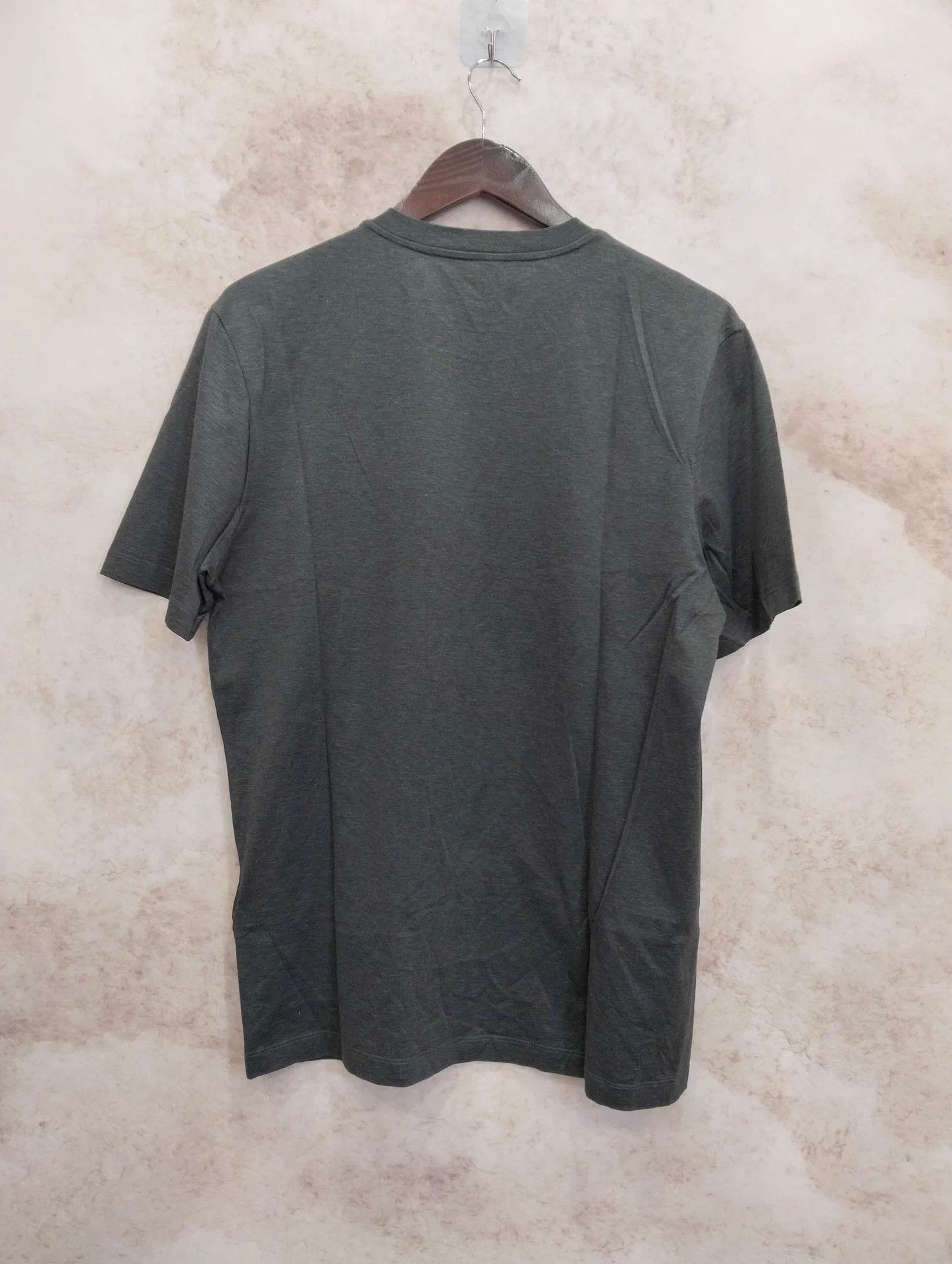 Louis Vuitton LV T-shirt L Size US L / EU 52-54 / 3 - 2 Thumbnail