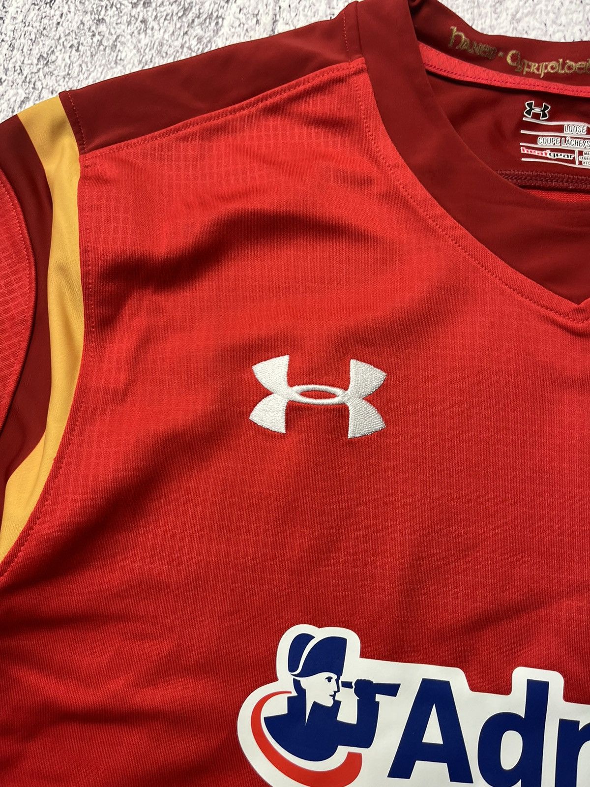 Vintage Under Armour Wales Rugby Shirt Red Admiral HeatGear Loose Size US L / EU 52-54 / 3 - 9 Thumbnail