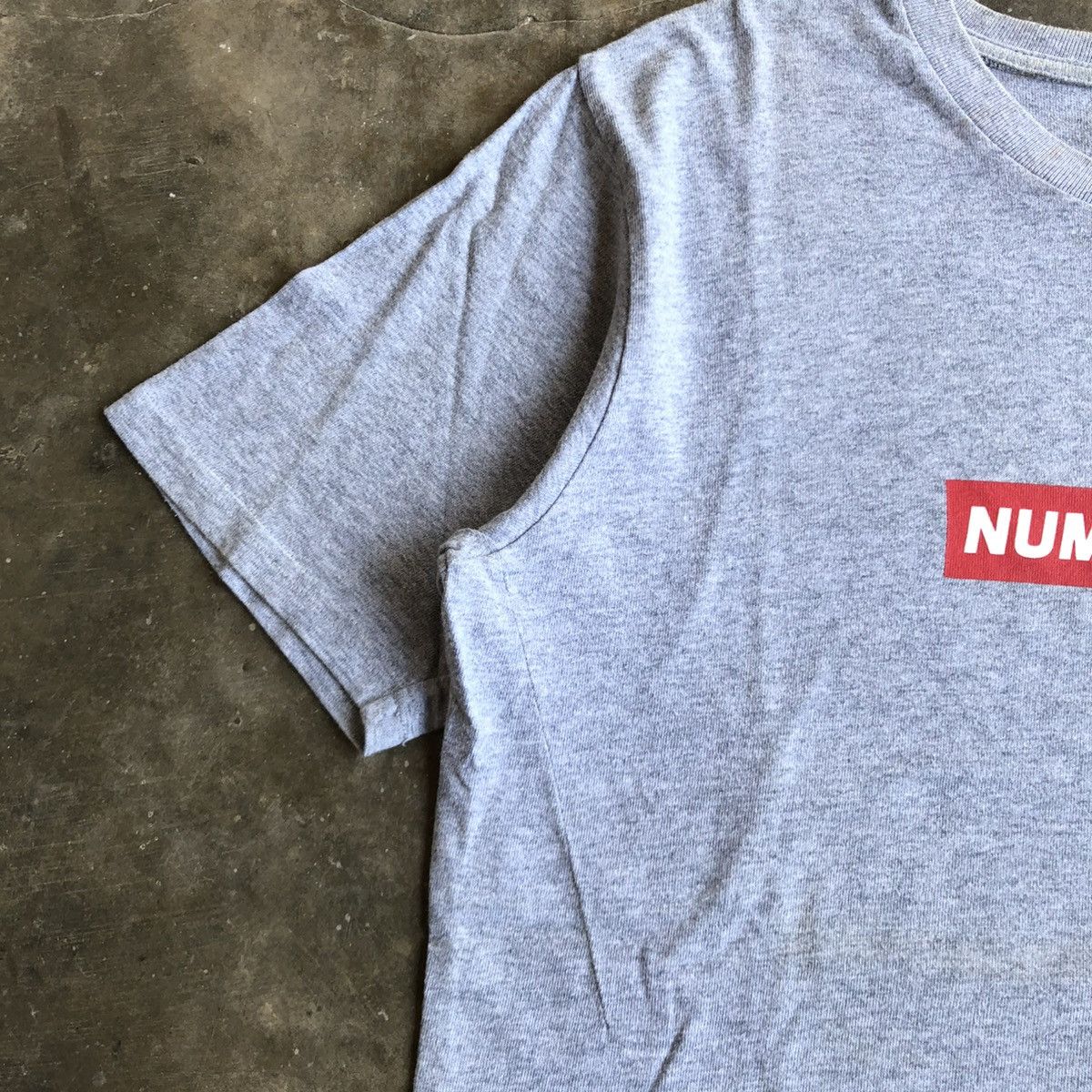 Number (N)ine Vintage Number (N)ine Spell Out Box Logo T-shirt Grey Size US L / EU 52-54 / 3 - 6 Thumbnail