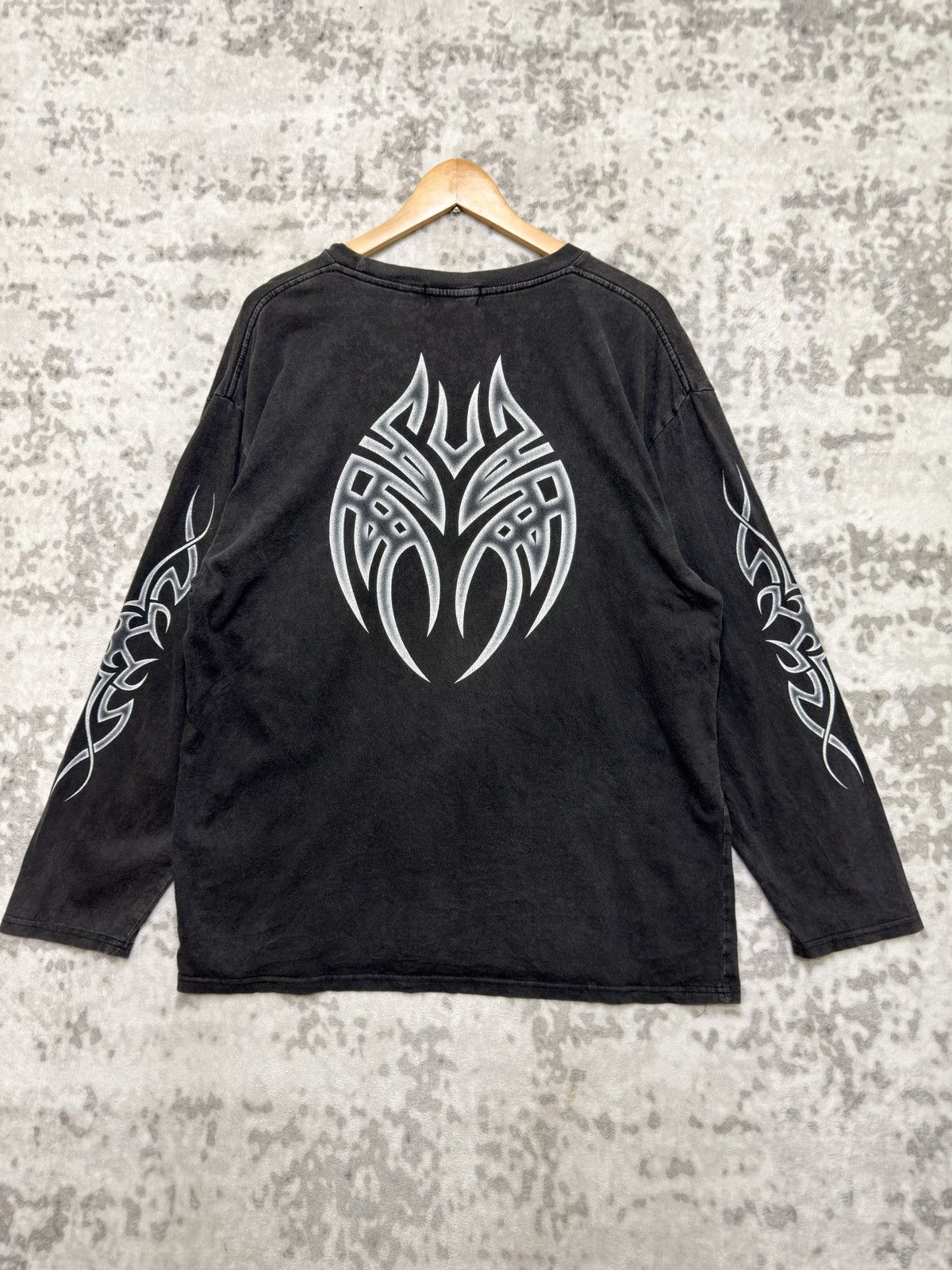 Vintage Vintage Y2K Tribal Long Sleeve Black Fade Graphic Tee Size US XL / EU 56 / 4 - 2 Thumbnail