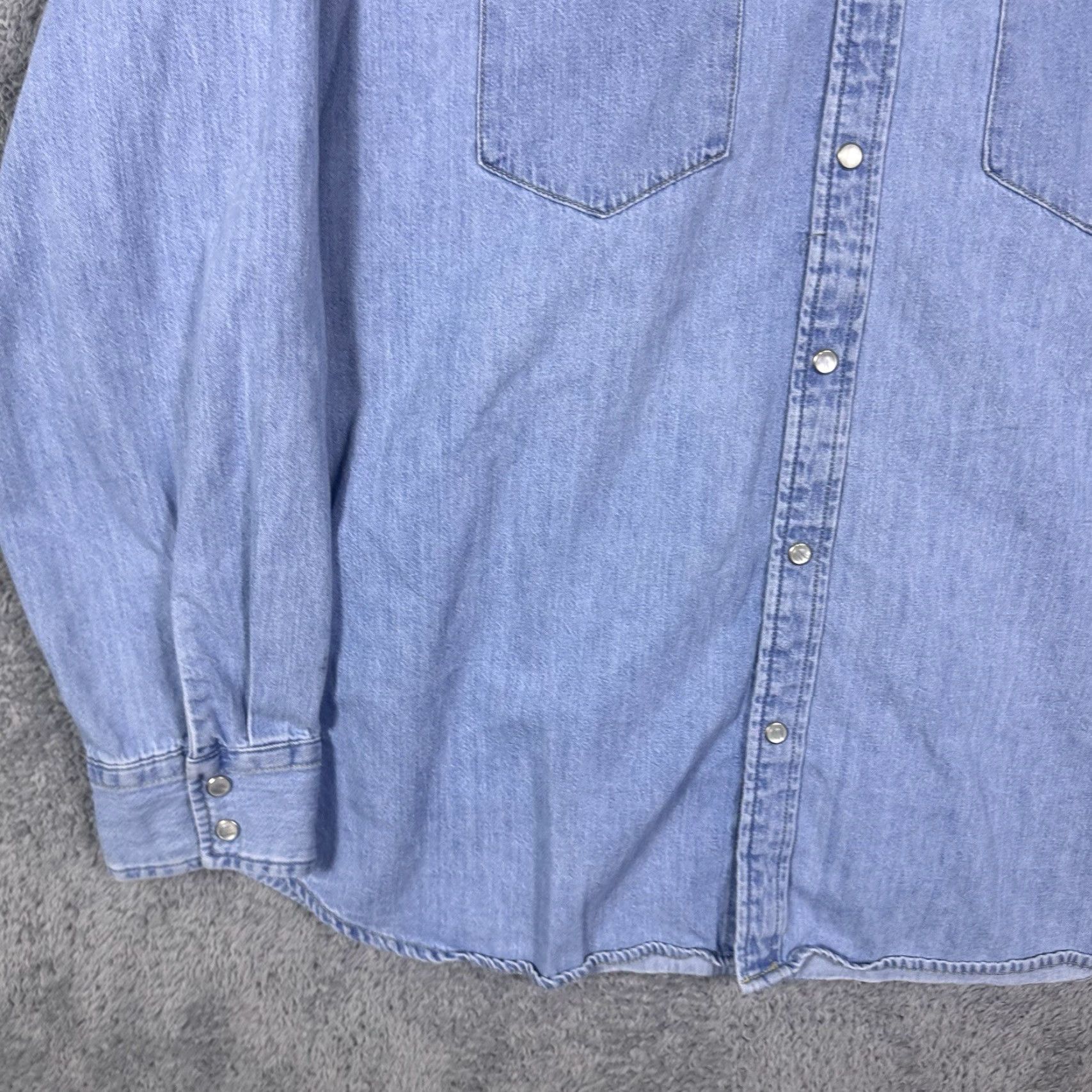 Levi's VINTAGE Levi's Denim Pearl Snap Shirt Men XL Lightwash Western 90s Grunge Cowboy Western Mens XL Blue Denim Pearl Snap Shirt Size US XL / EU 56 / 4 - 3 Thumbnail