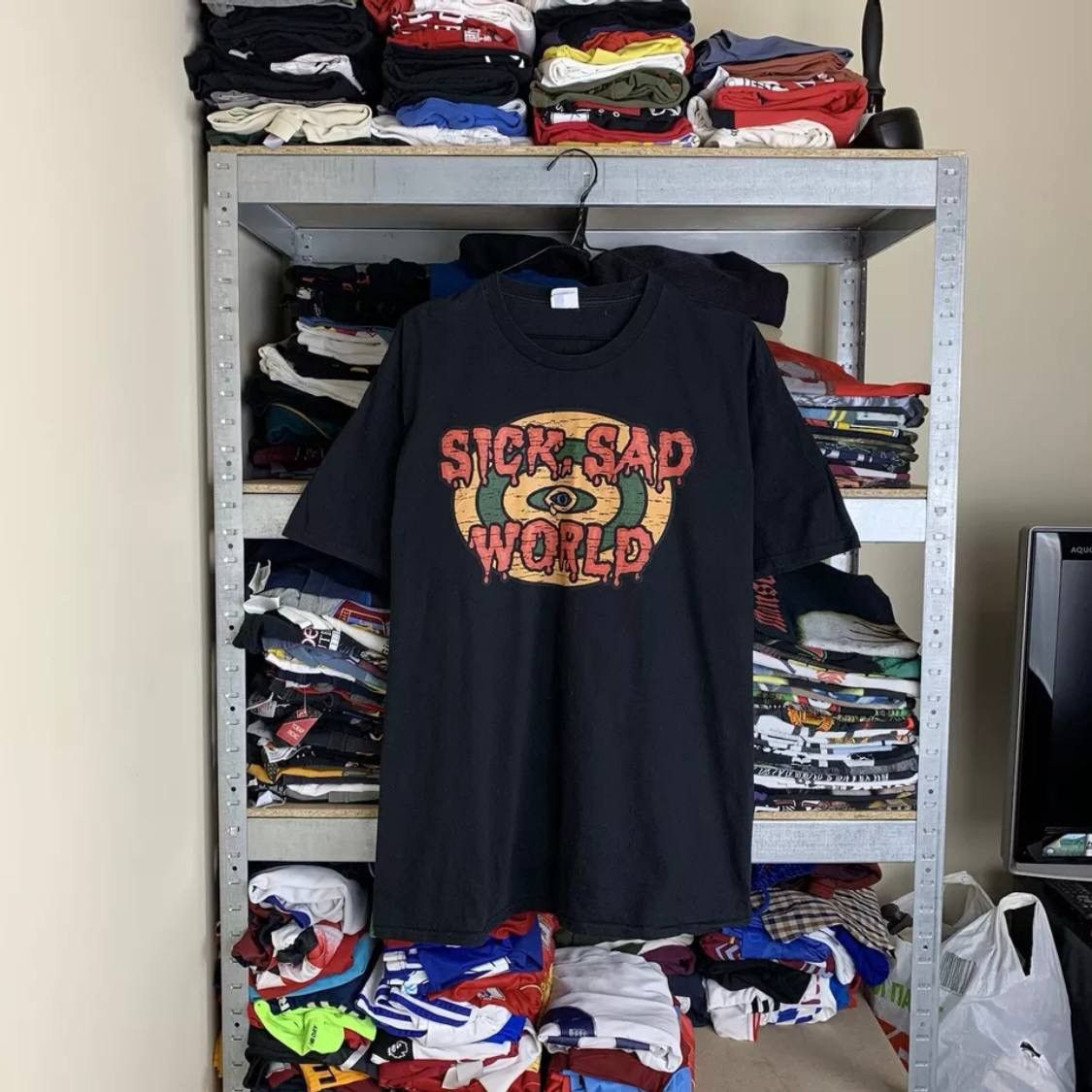 Band Tees Rare! Sick Sad World Band Tee Big Logo 00s Vintage Size US XL / EU 56 / 4 - 2 Thumbnail