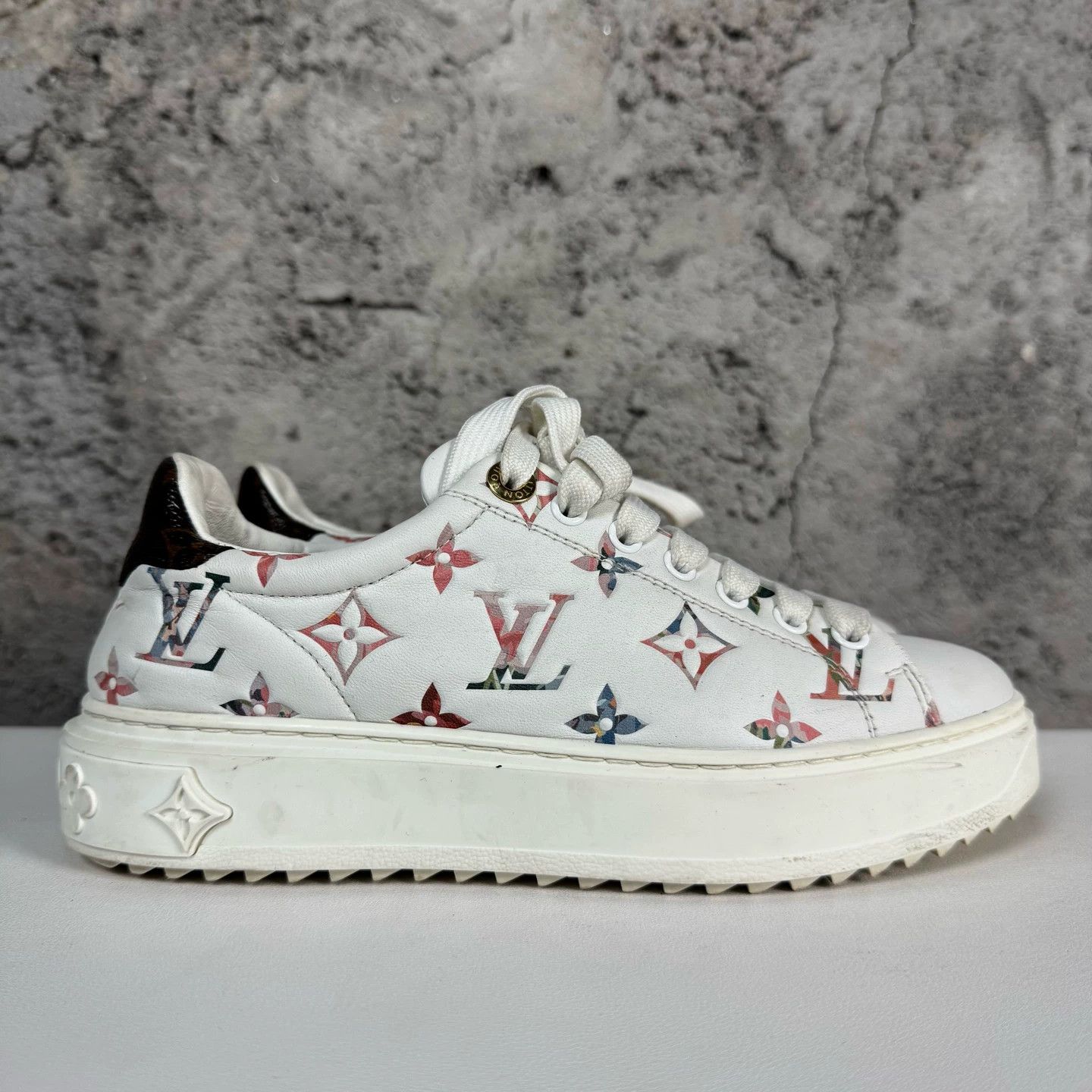 Louis Vuitton LV Monogram White Sneakers Women's 36 Used Size US 5.5 / IT 35.5 - 2 Thumbnail