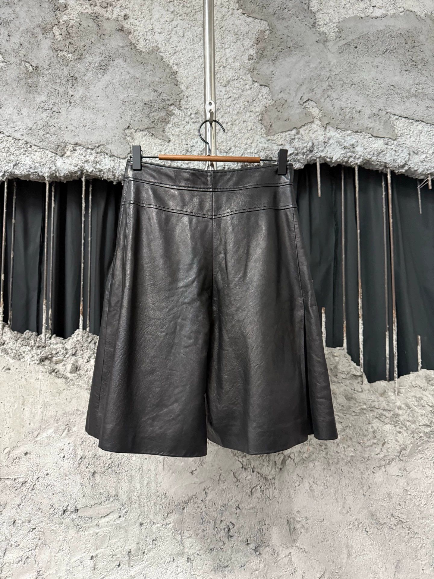 Chanel Chanel leather skort 38 women's new Size 27" / US 4 / IT 40 - 2 Thumbnail