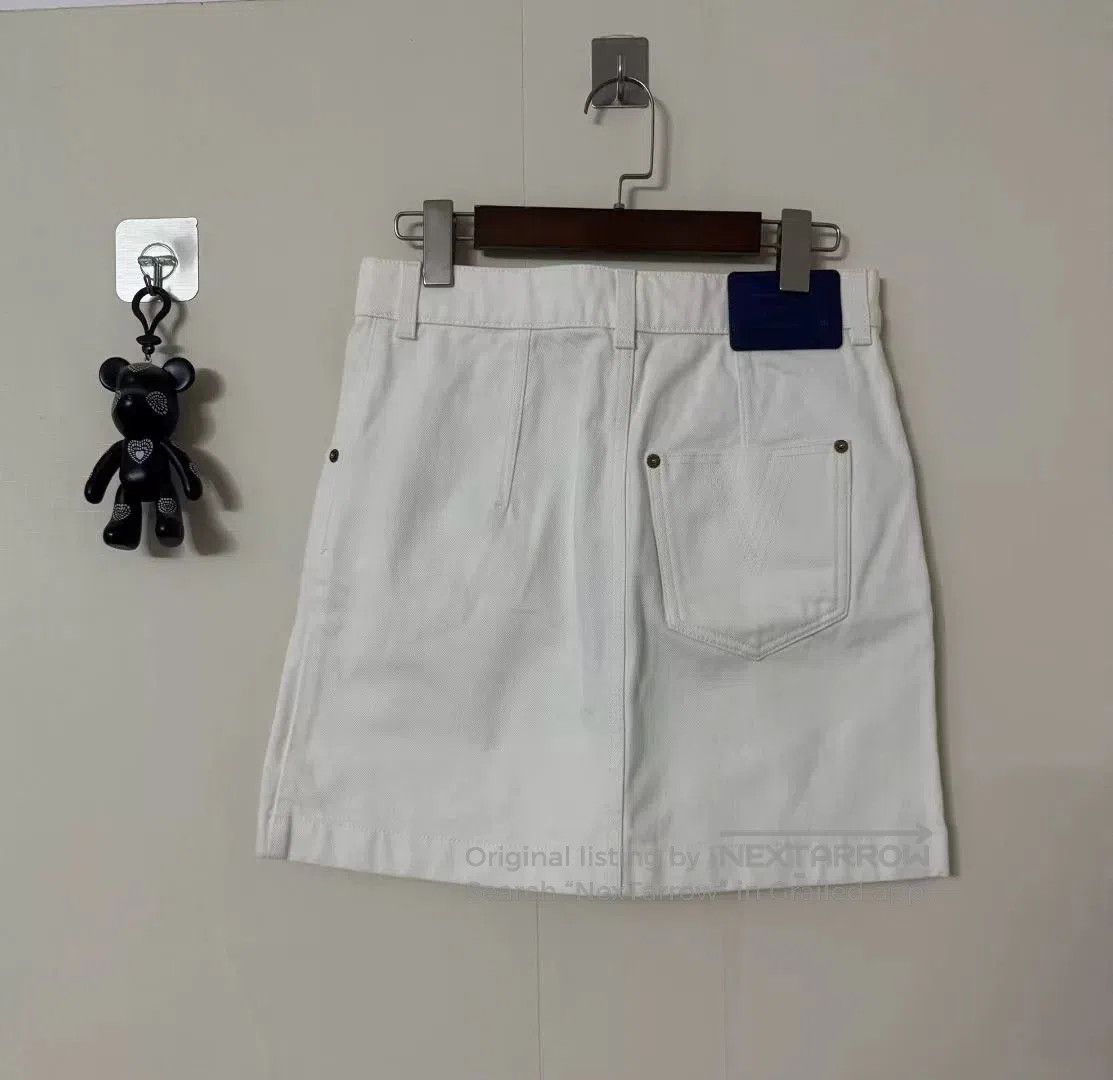 Louis Vuitton LV White Monogram Pocket Denim Skirt. Size 35" - 2 Thumbnail