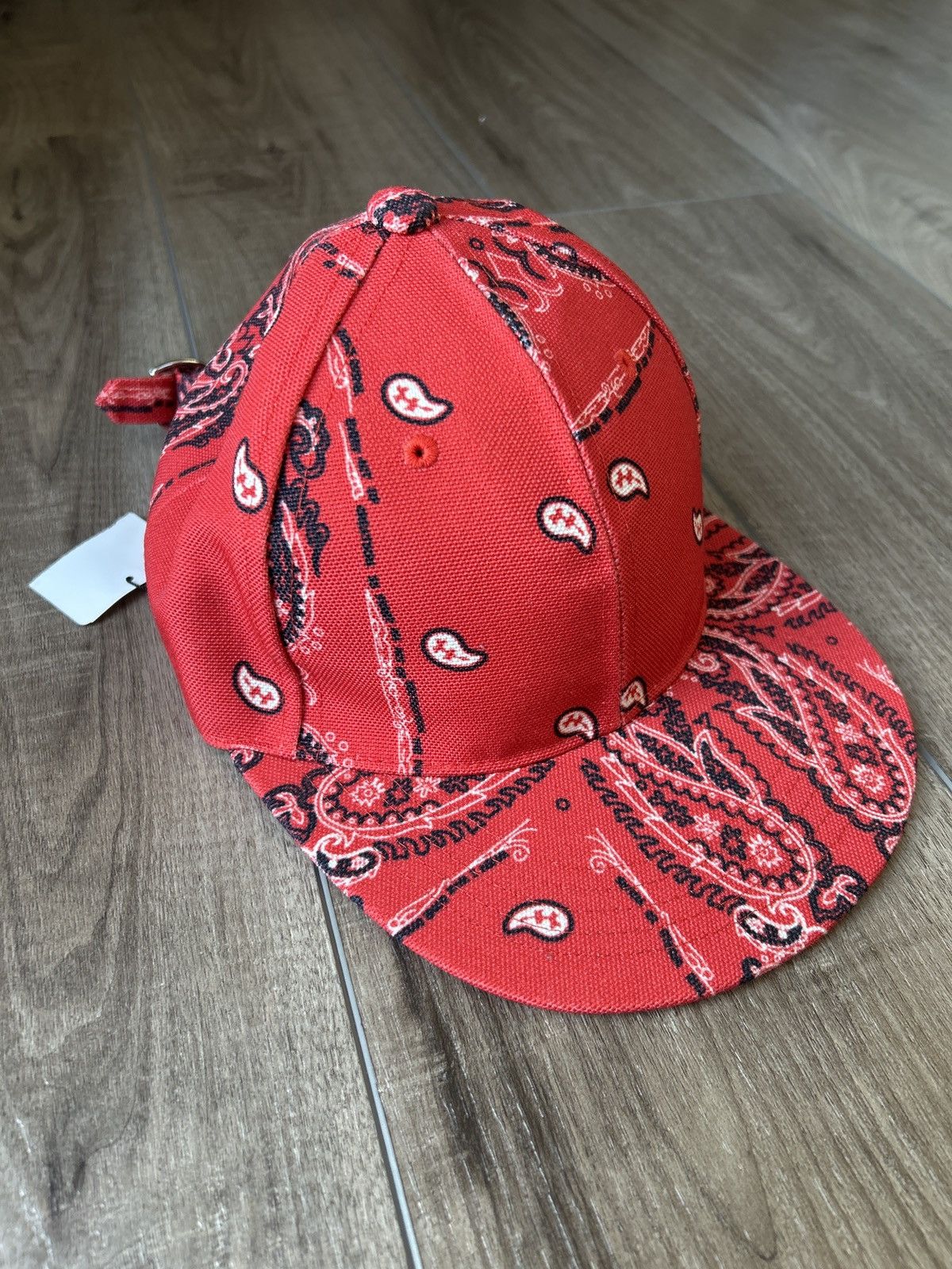 THE WORLD IS YOURS The World is Yours Red Paisley Hat Size ONE SIZE - 1 Thumbnail