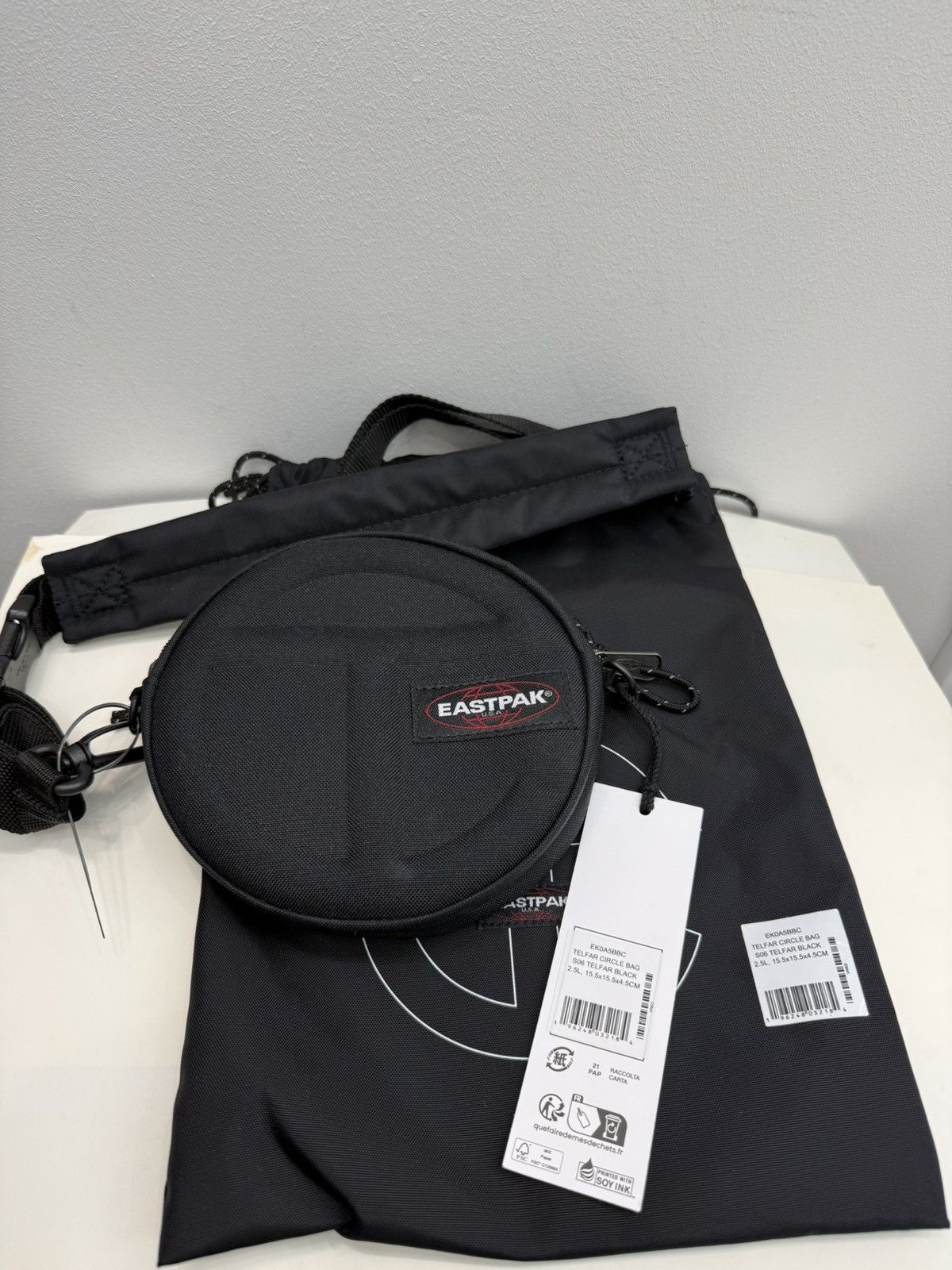 Eastpak × Telfar Eastpak x Telfar Black Circle Shoulder Bag Size ONE SIZE - 1 Thumbnail