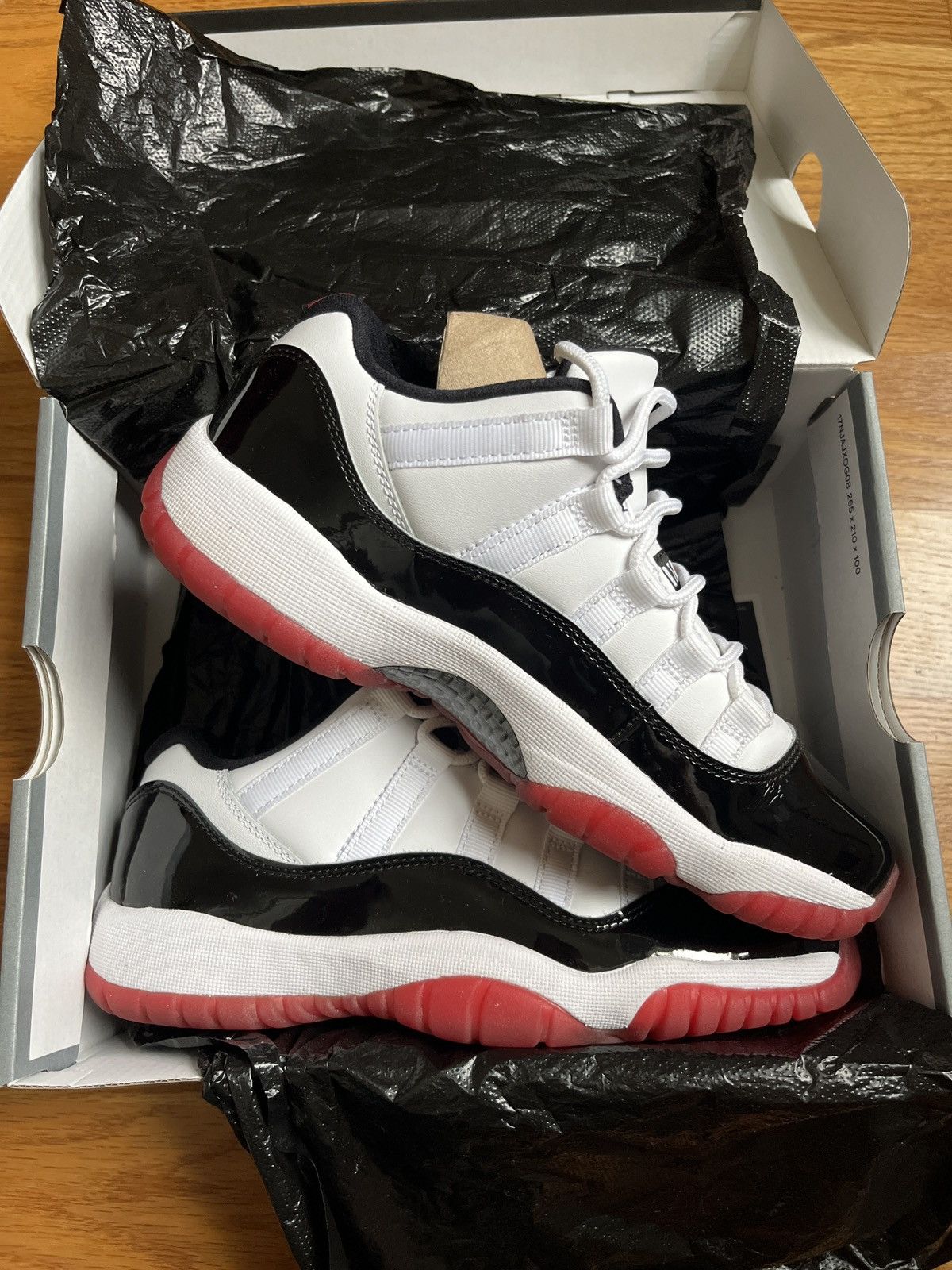 Jordan Brand × Nike Concord Bred Jordan 11s Size US 5 / IT 35 - 6 Thumbnail