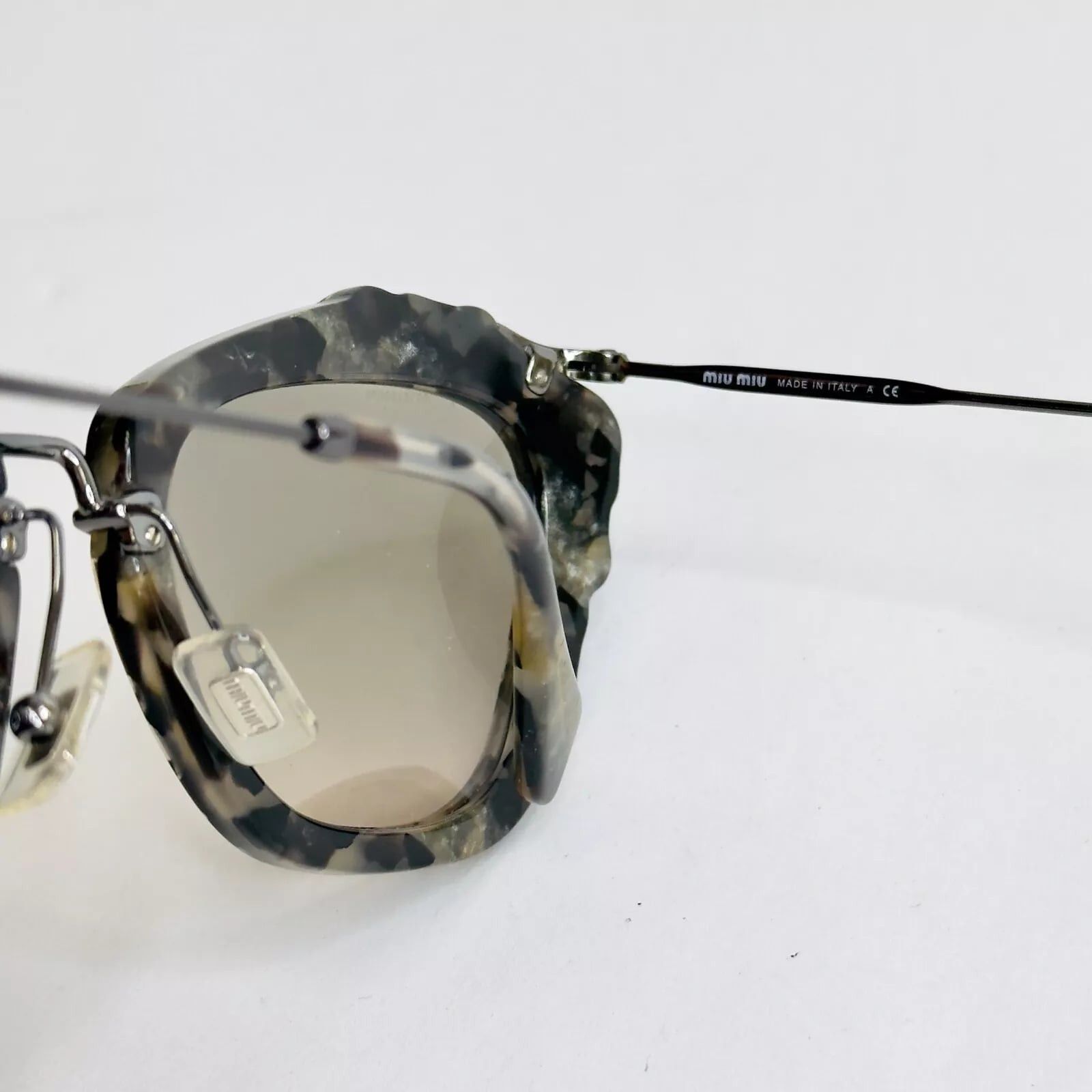 Miu Miu MIU MIU NOIR 04Q Marble Grey Ruthenium Foil Leather MU04QS Size ONE SIZE - 6 Thumbnail