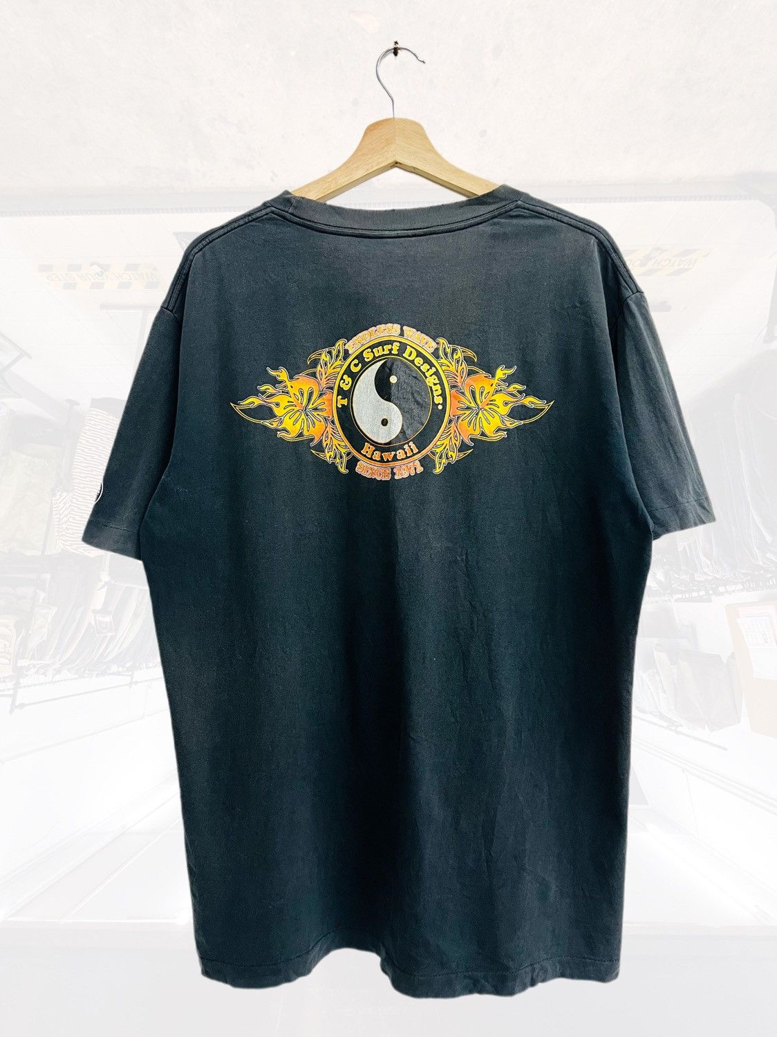 Vintage VINTAGE T&C SURF DESIGN HAWAII FLAME SPELL OUT TEE Size US L / EU 52-54 / 3 - 1 Thumbnail