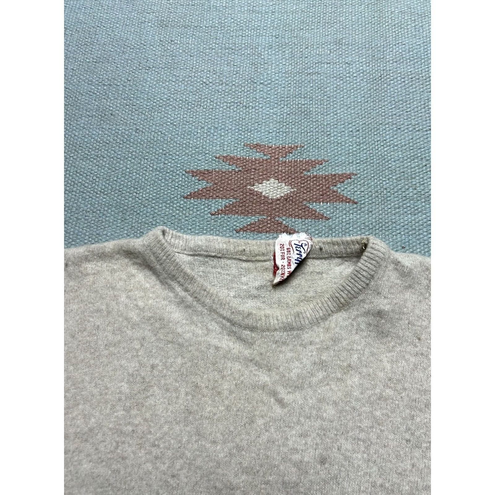 Vintage VINTAGE 1950s Short Sleeve Fur Sweater Lambs Wool Blend Women's L Beige Pullover Women's Size L / US 10 / IT 46 - 4 Thumbnail