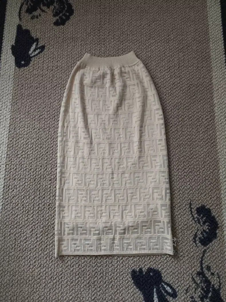 Fendi Fendi FF knitted set, ivory short sleeve top + skirt, made Size XS / US 0-2 / IT 36-38 - 5 Thumbnail