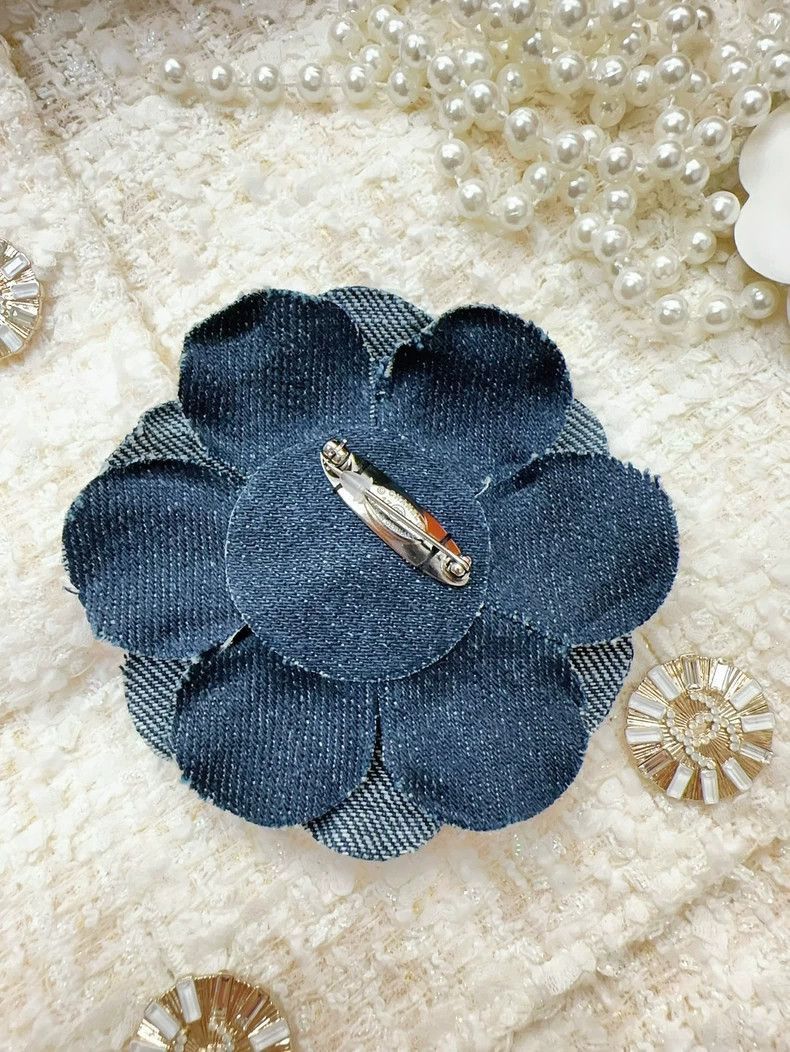 Chanel Chanel Camellia Brooch 17A Size ONE SIZE - 3 Thumbnail