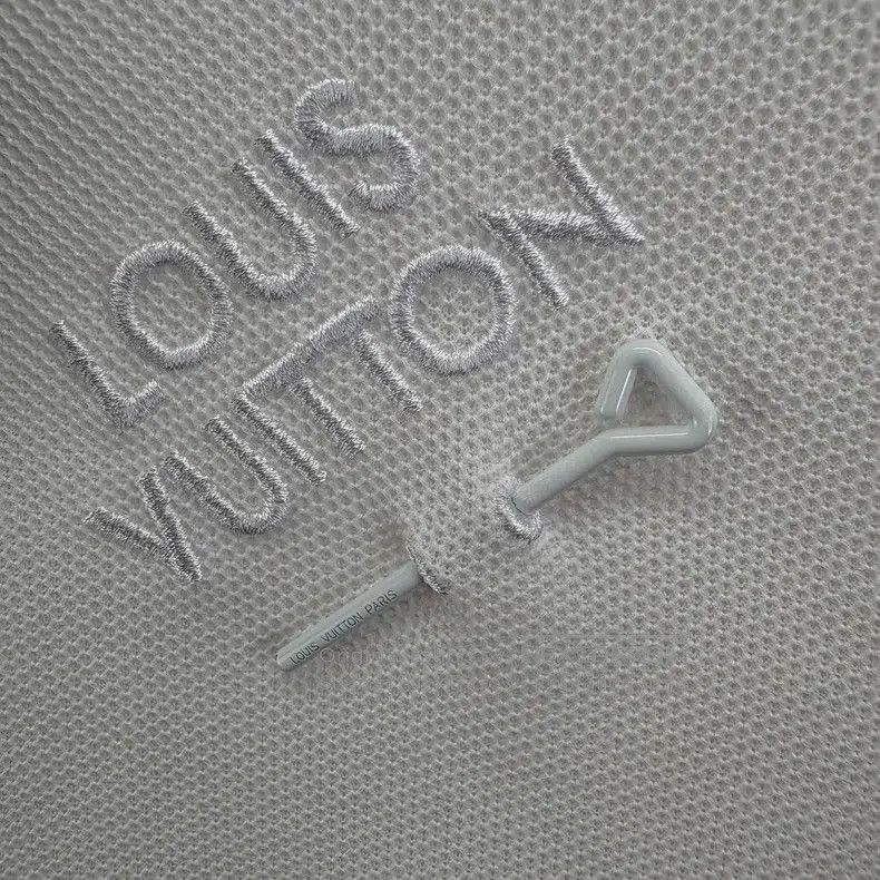 Louis Vuitton Louis Vuitton White pin POLO shirt Size US S / EU 44-46 / 1 - 4 Thumbnail