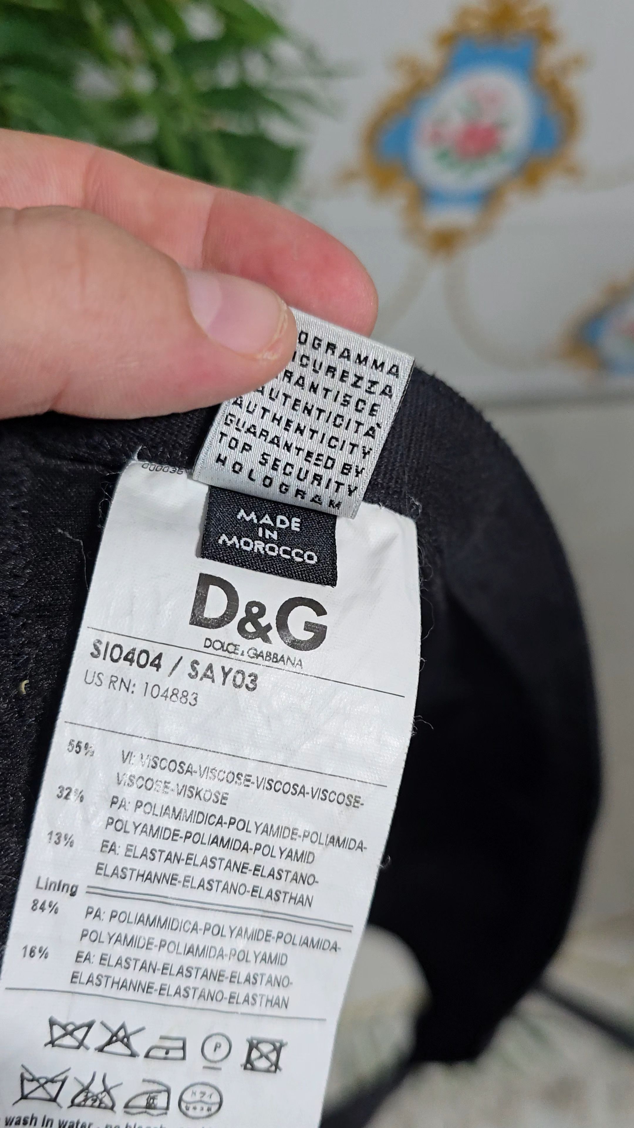 Dolce & Gabbana DOLCE & GABBANA Grey & Black Rushed Shear Back Fitted Skirt Size 28" / US 6 / IT 42 - 15 Thumbnail