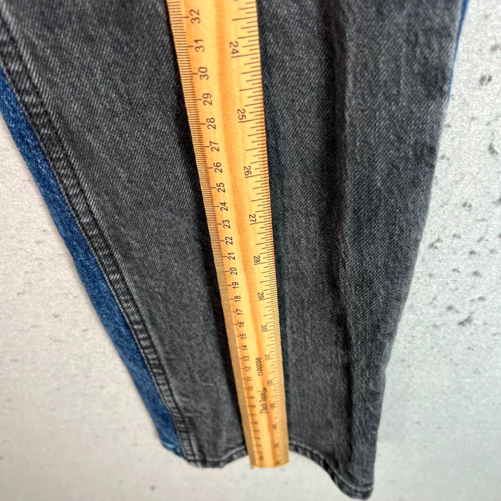Topshop VINTAGE Topshop Two-Tone Straight Leg Jeans 26 x 32 Blue Black Denim Womens Size 26" / US 2 / IT 38 - 7 Thumbnail