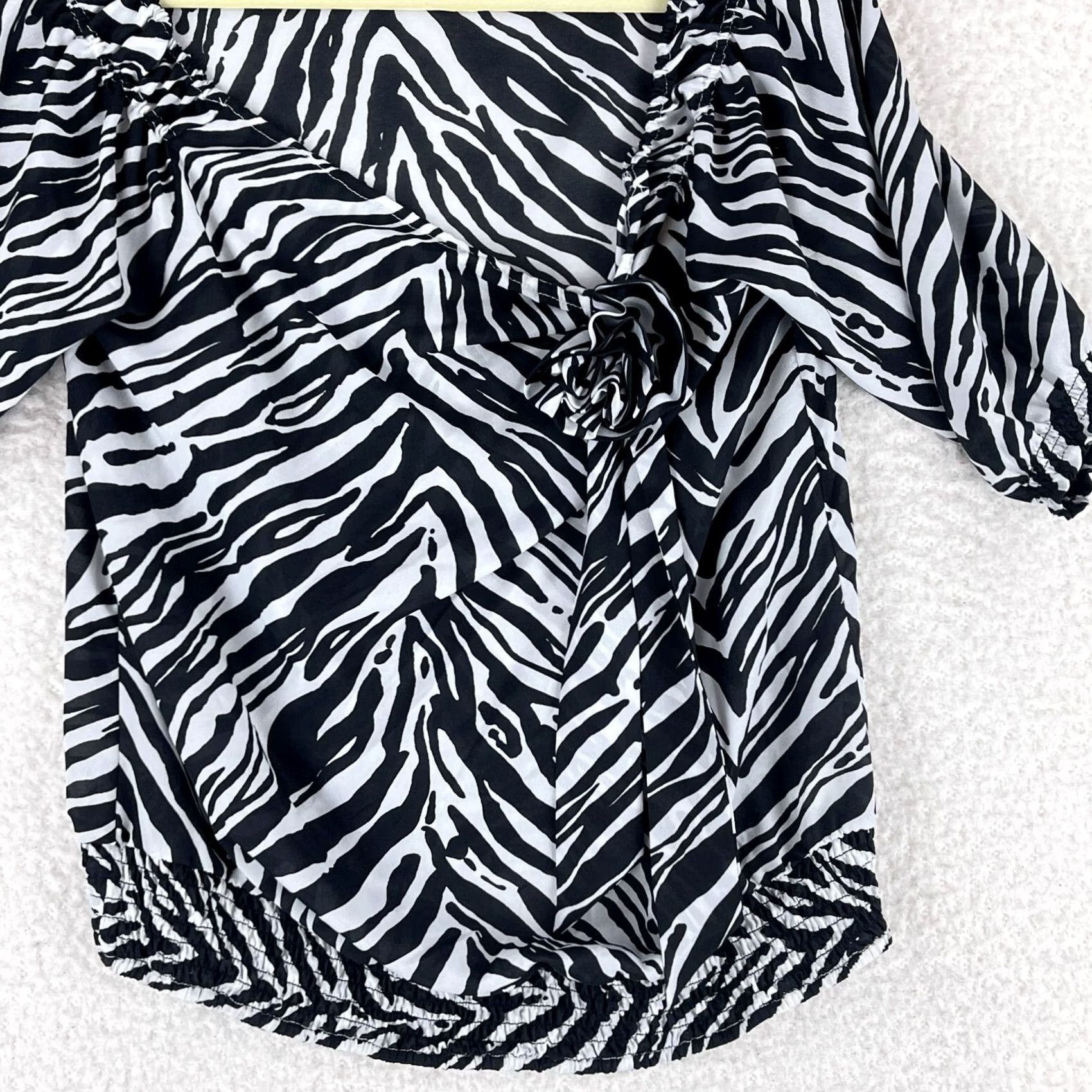 White House Black Market White House Black Market Animal Print Pullover Blouse Womens M Black 3/4 Sleeve Bow Casual Shirt Black White Print Blouse Womens M Size M / US 6-8 / IT 42-44 - 5 Thumbnail