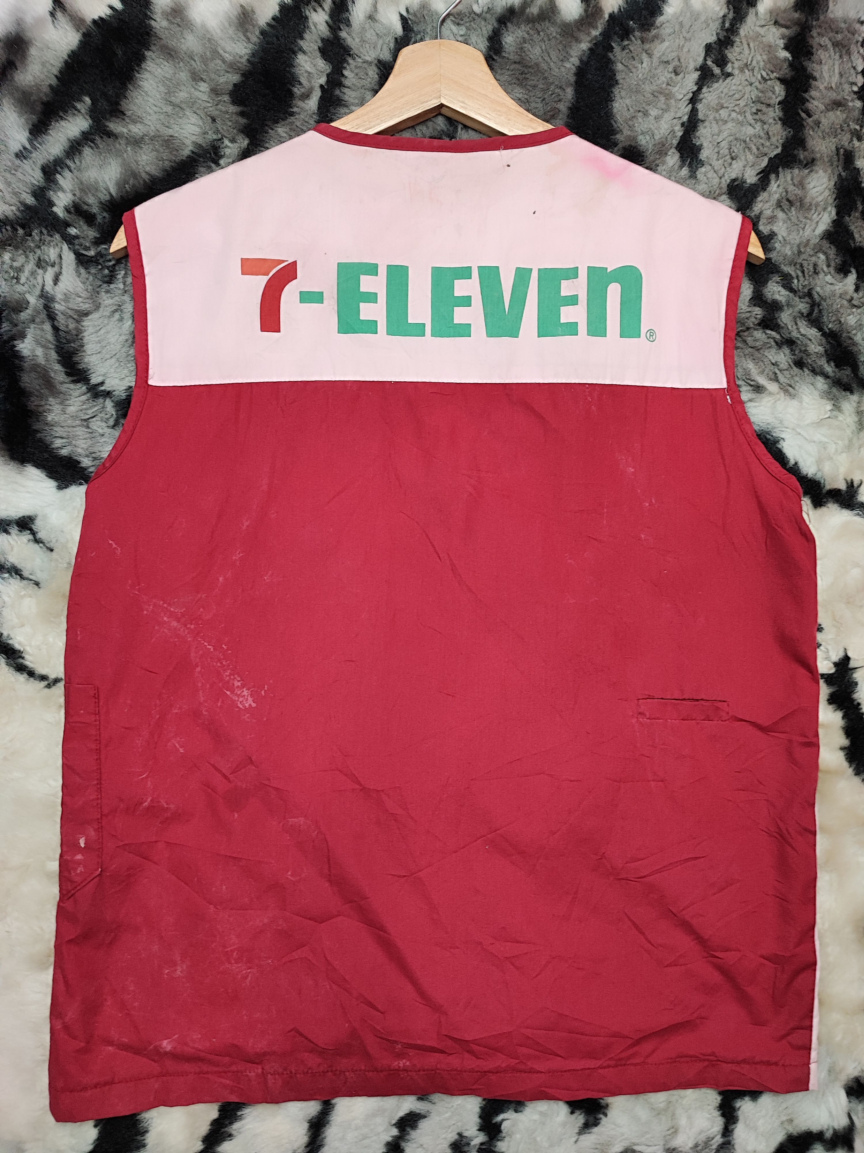 Vintage UNIFORM VINTAGE 7-Eleven EMPLOYEE WORKWEAR RED COLLECTIBLE Size US S / EU 44-46 / 1 - 9 Thumbnail