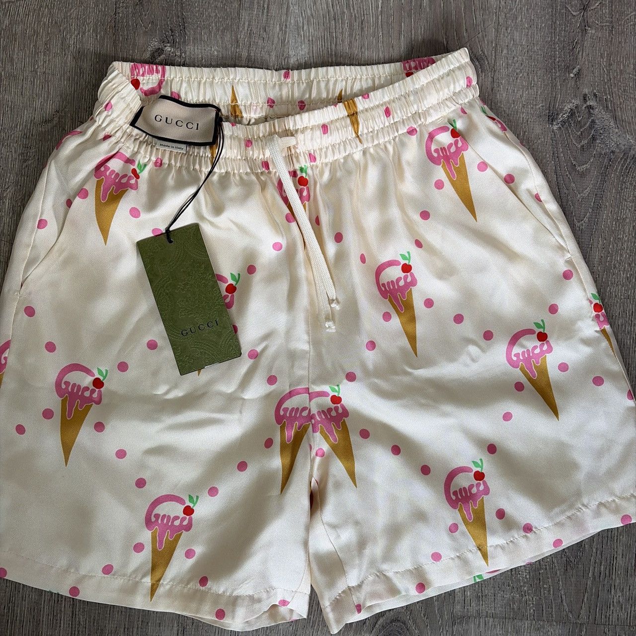 Gucci GUCCI SILK ice cream 🍨 pool cut shorts Size 27" / US 4 / IT 40 - 2 Thumbnail