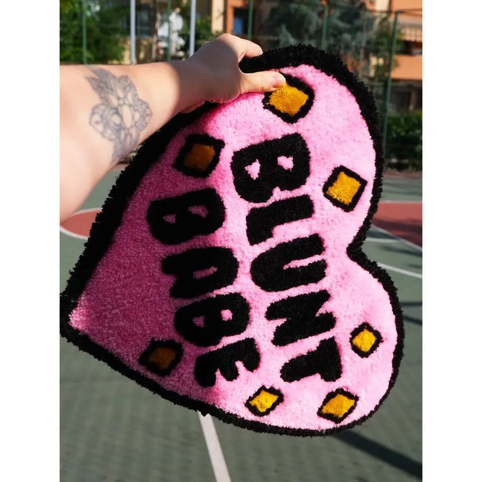 Designer × Vintage Blunt Babe Tufting Rug Size ONE SIZE - 6 Thumbnail