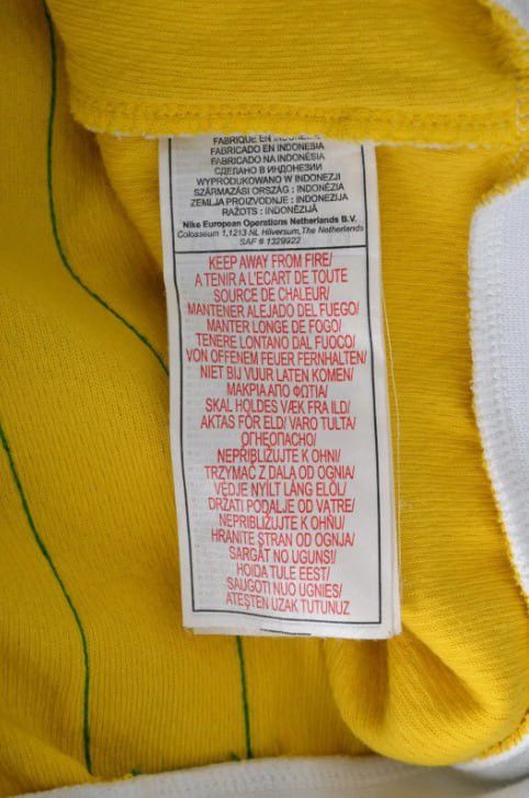 Vintage NIKE BRAZIL RONALDINHO #10 VINTAGE 00s TRACK FOOTBALL JACKET Size US L / EU 52-54 / 3 - 7 Thumbnail