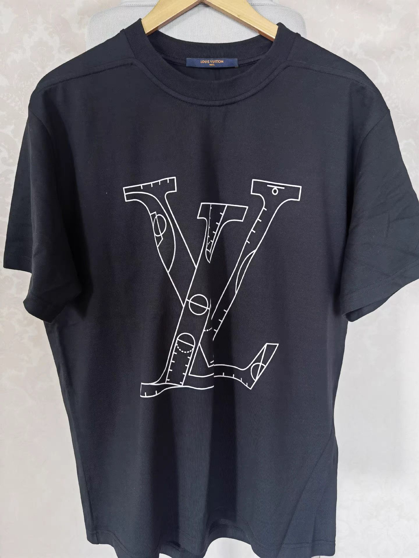 Louis Vuitton LV x NBA T-Shirt K17 Size US L / EU 52-54 / 3 - 1 Thumbnail