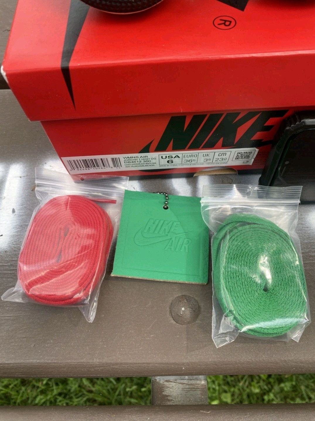 Jordan Brand Wmns Nike Air Jordan Retro 1 High OG Lucky Green Size 6 Size US 6 / IT 36 - 7 Thumbnail