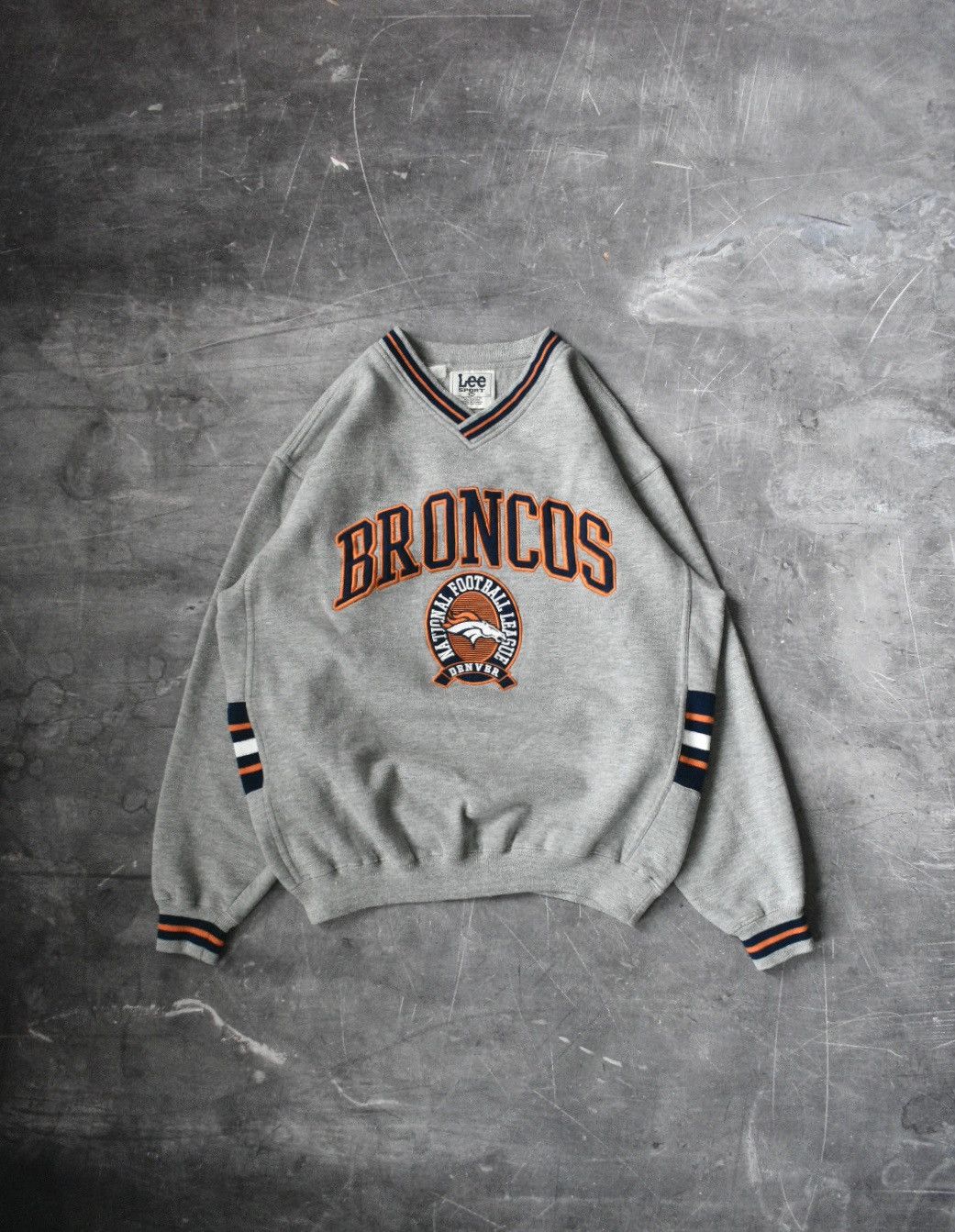 Lee × Vintage Vintage ‘95 Denver Broncos NFL Lee Sports Sweatshirt (M) Size US M / EU 48-50 / 2 - 1 Thumbnail