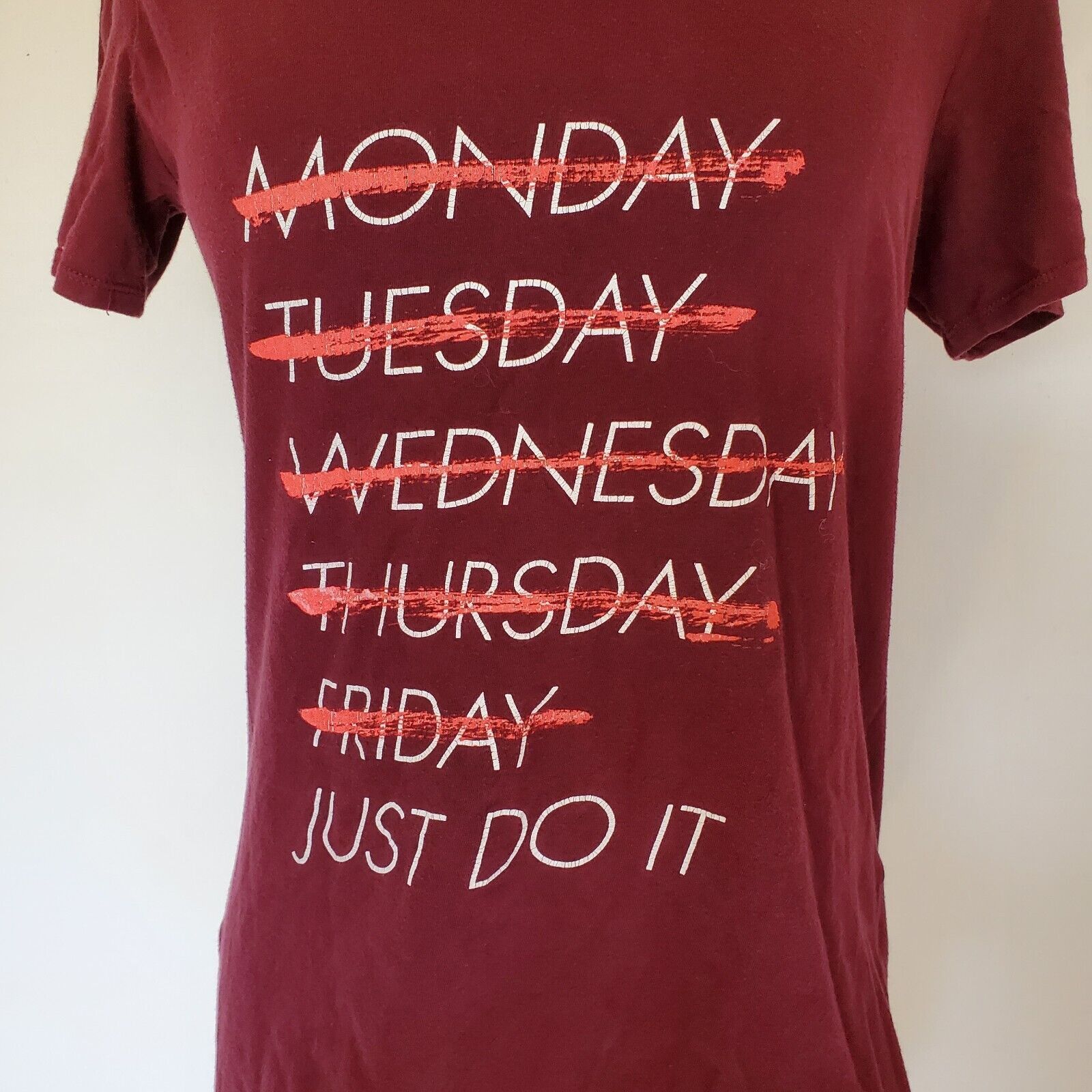 Nike The Nike Tee Shirt Women Small Athletic Cut T-Shirt Maroon Size S / US 4 / IT 40 - 5 Thumbnail