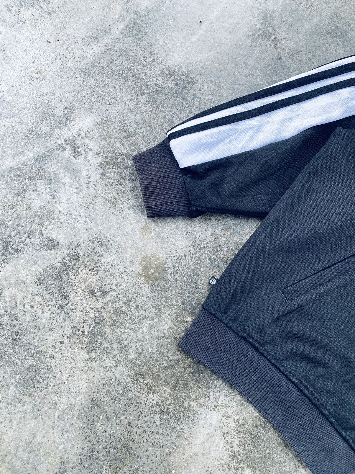 Adidas Adidas Adibreak Sweater Rare Size US L / EU 52-54 / 3 - 15 Thumbnail