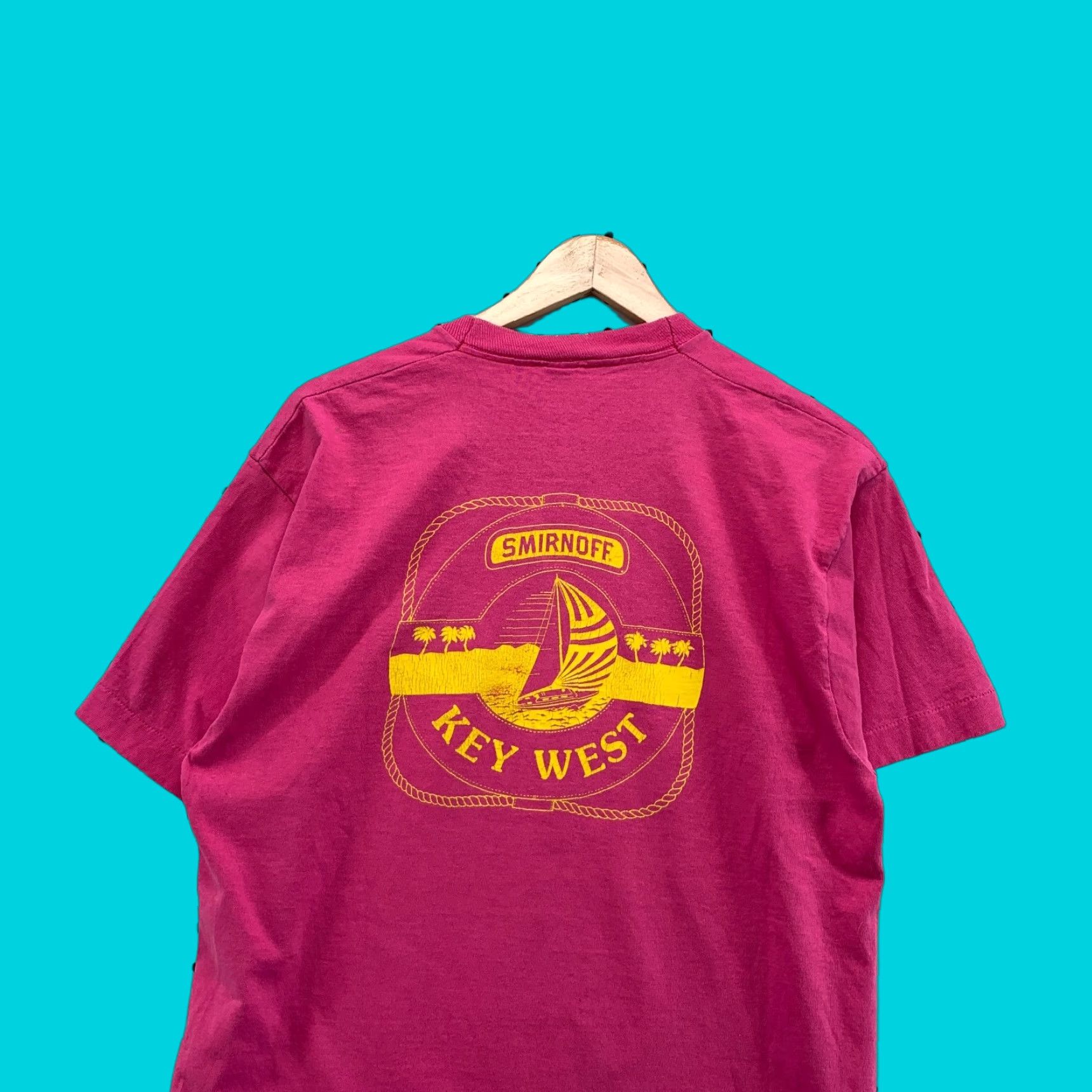 Fruit Of The Loom VINTAGE Smirnoff Key West Shirt Mens Large Pink 90s Graphic Print Cotton Cotton Blend T-Shirt Size US L / EU 52-54 / 3 - 1 Thumbnail