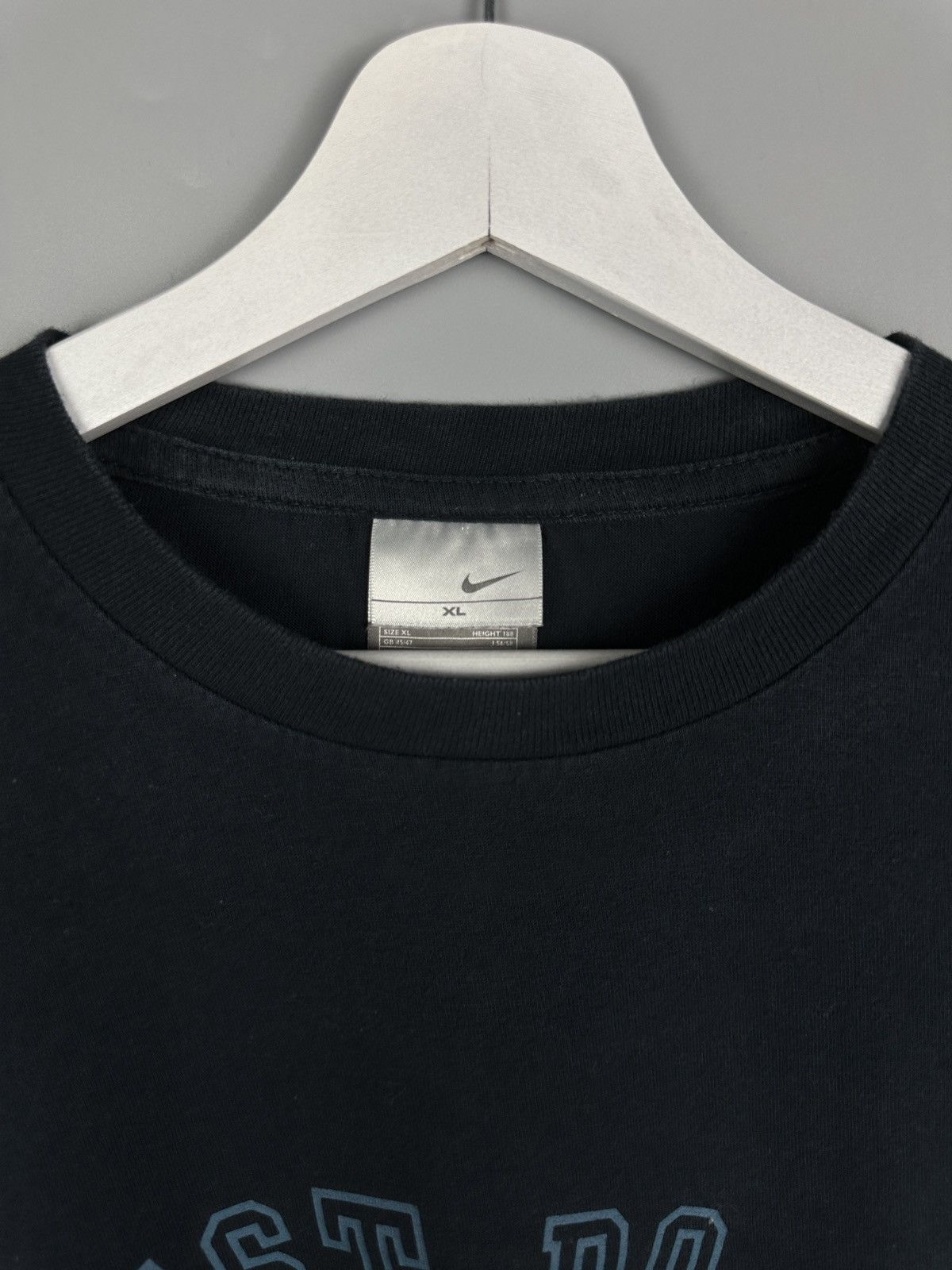 Nike Vintage Nike Center Swoosh T Shirt Tee Big Logo Spellout Y2K Size US XL / EU 56 / 4 - 4 Thumbnail