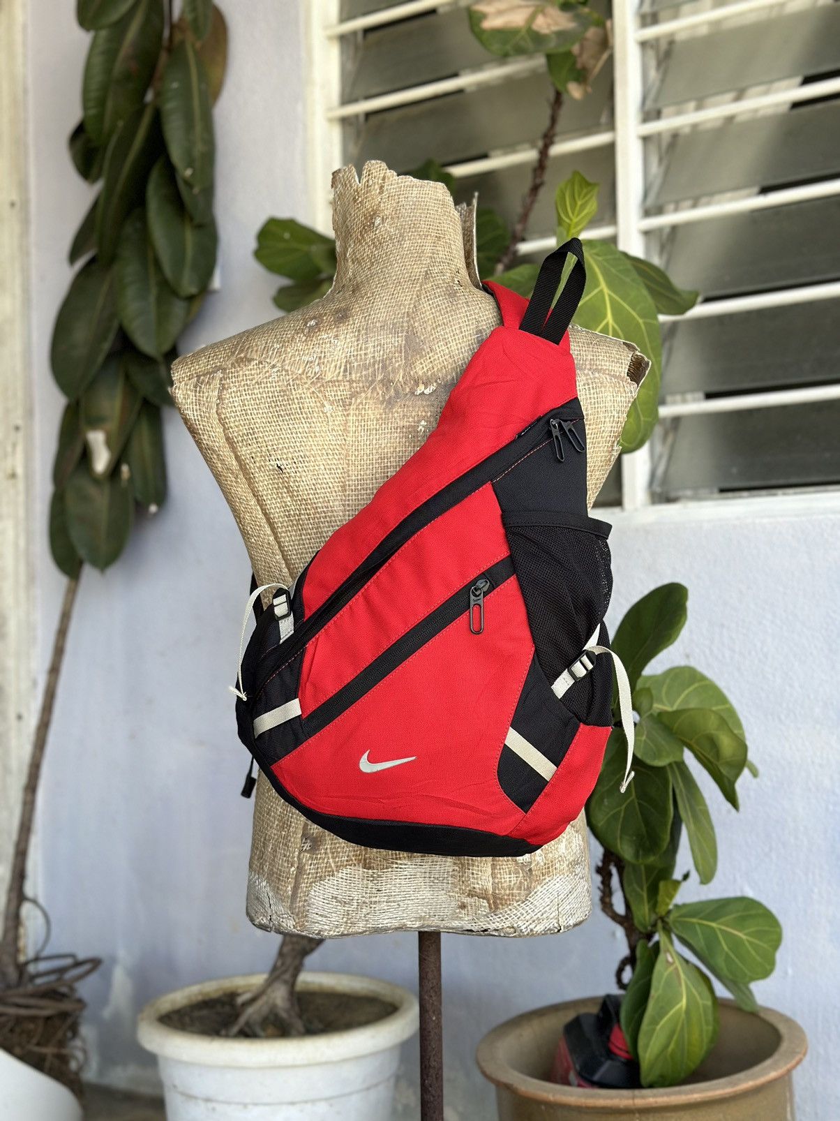 Nike VINTAGE RARE‼️NIKE Y2K CROSSBODY BAG | Grailed