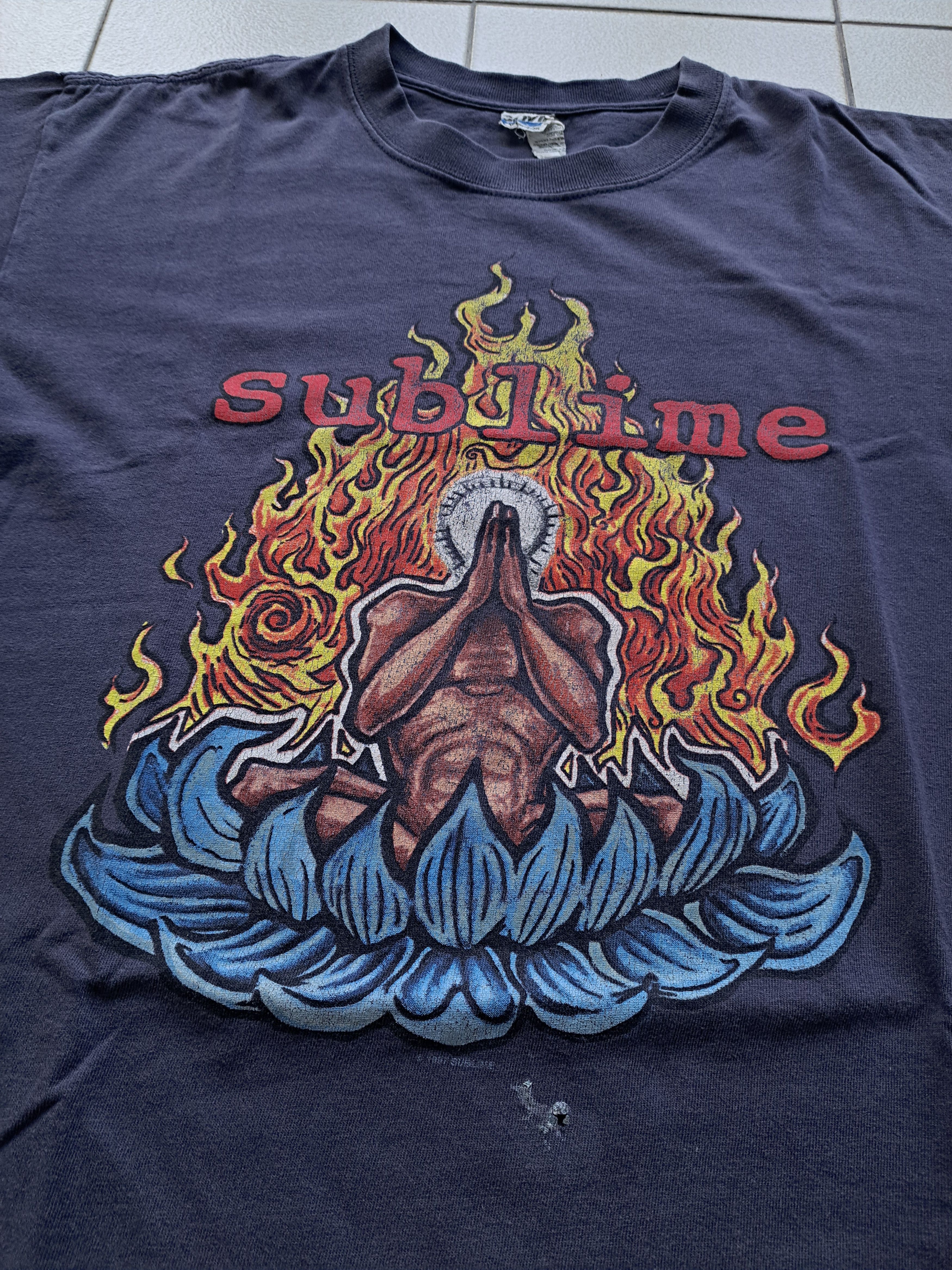 Band Tees Vintage 1997 Sublime Flaming Lotus Band T-Shirt Size US L / EU 52-54 / 3 - 2 Thumbnail