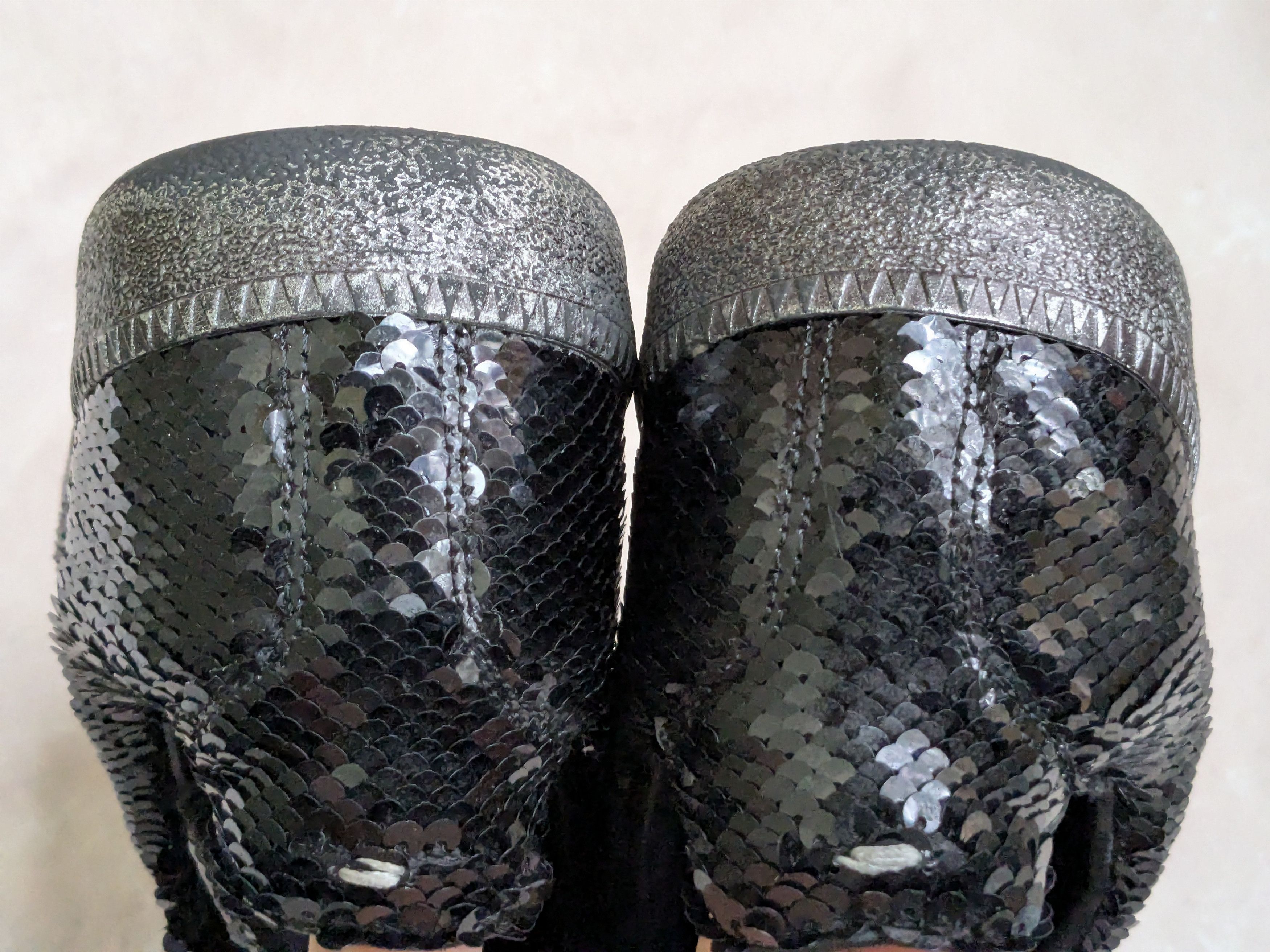 Maison Margiela Maison Margiela Replica GAT Black Sequins 8 41 Low Tops Size US 8 / EU 41 - 12 Thumbnail