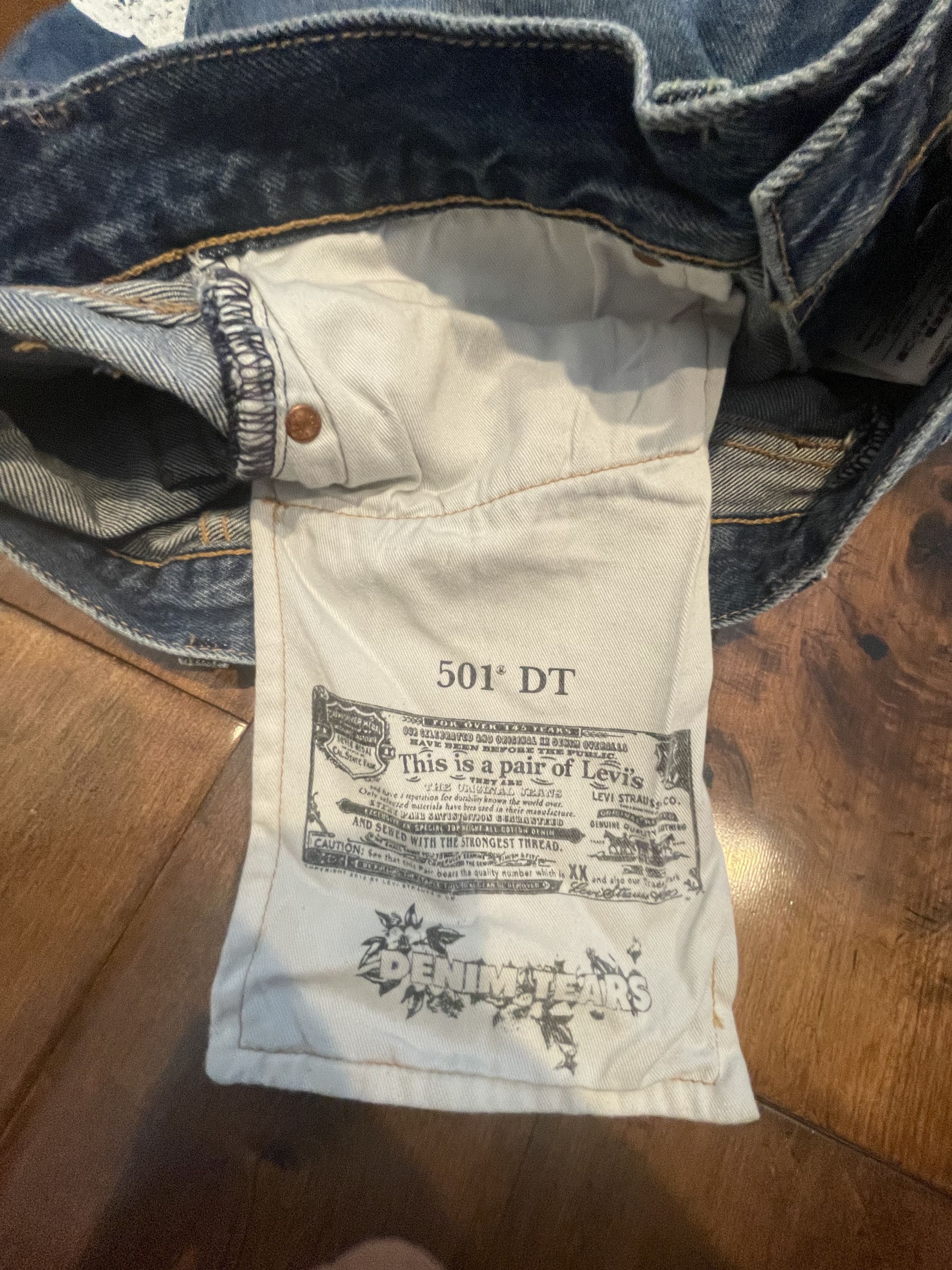 DENIM TEARS × Levi's Denim Tears x Levi's Cotton Wreath Jean Dark Wash Size US 30 / EU 46 - 5 Thumbnail
