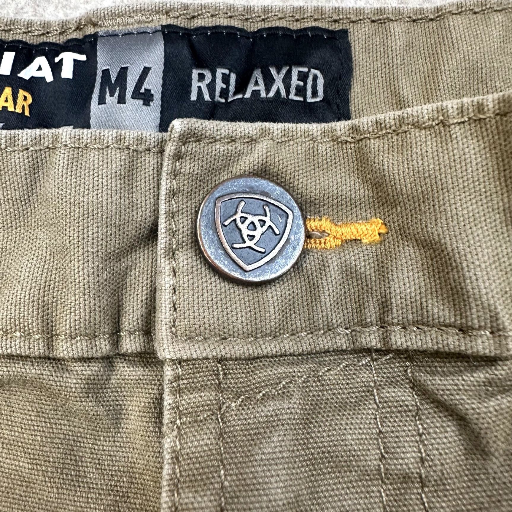 Ariat Ariat Shorts Mens 32 Olive Green Cargo Relaxed Canvas Pockets 11in Inseam Workwear Twill Casual Baggy Front Flat Front Mens Size US 32 / EU 48 - 4 Thumbnail