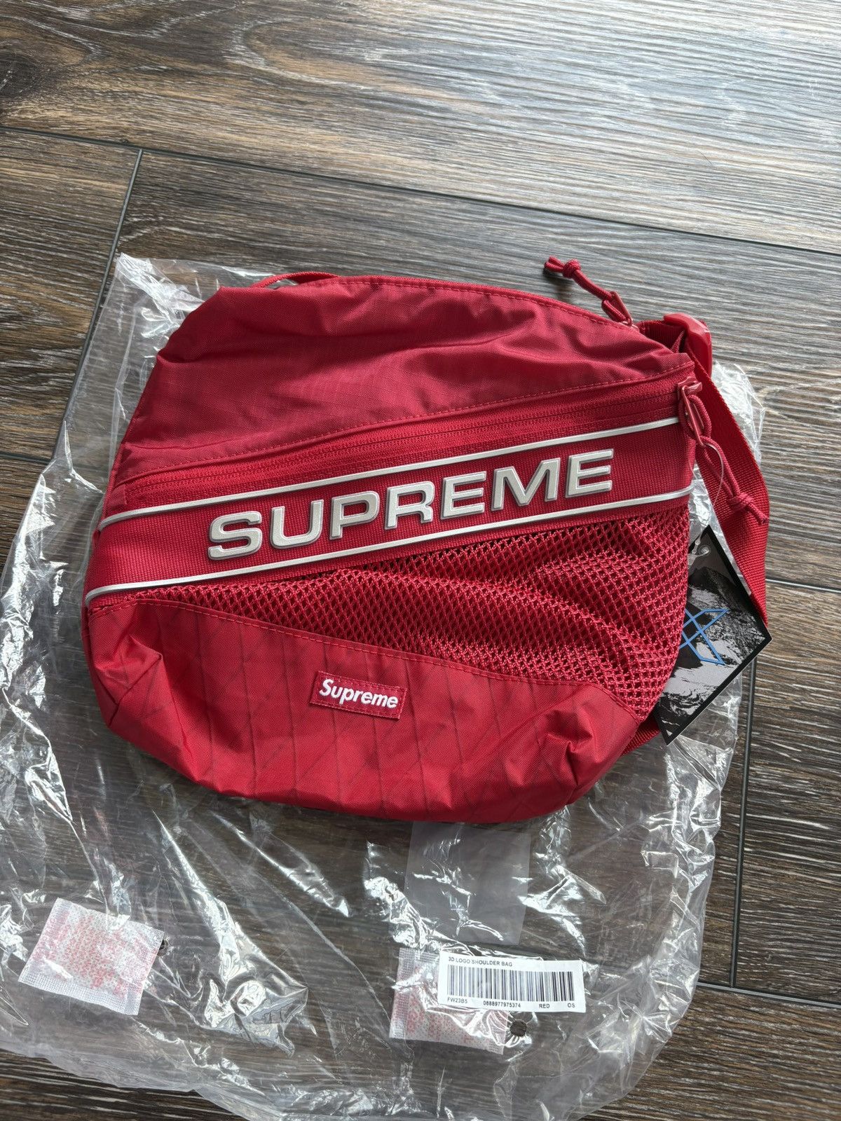 Streetwear × Supreme FW23 deadstock supreme box logo 3D