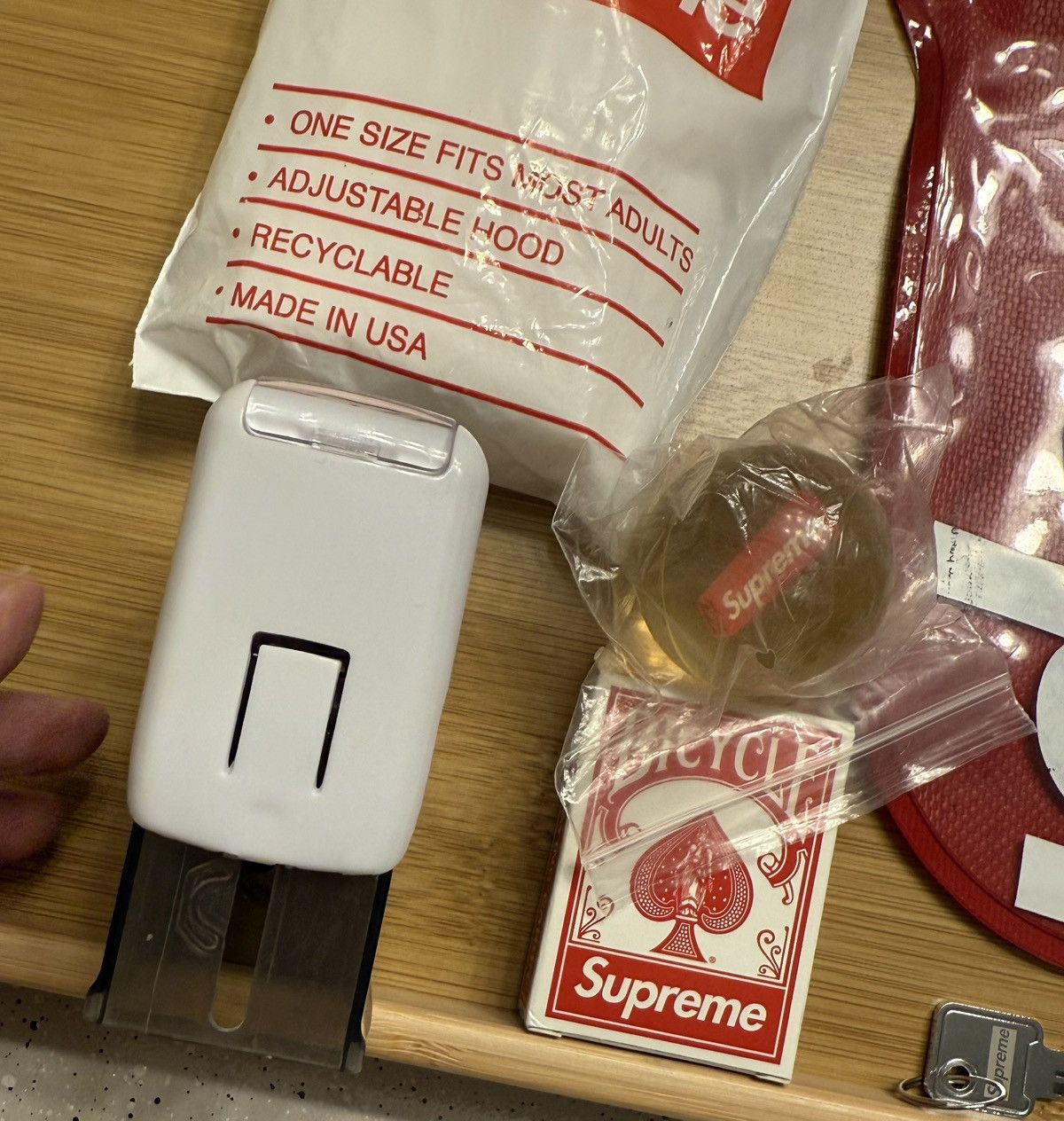 Supreme Supreme Accessories Bundle 9 Items Shower Caps etc Size ONE SIZE - 4 Thumbnail
