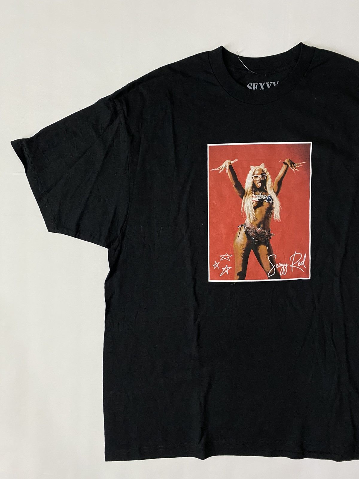 Band Tees SEXYY RED TEE. Size US XL / EU 56 / 4 - 1 Thumbnail