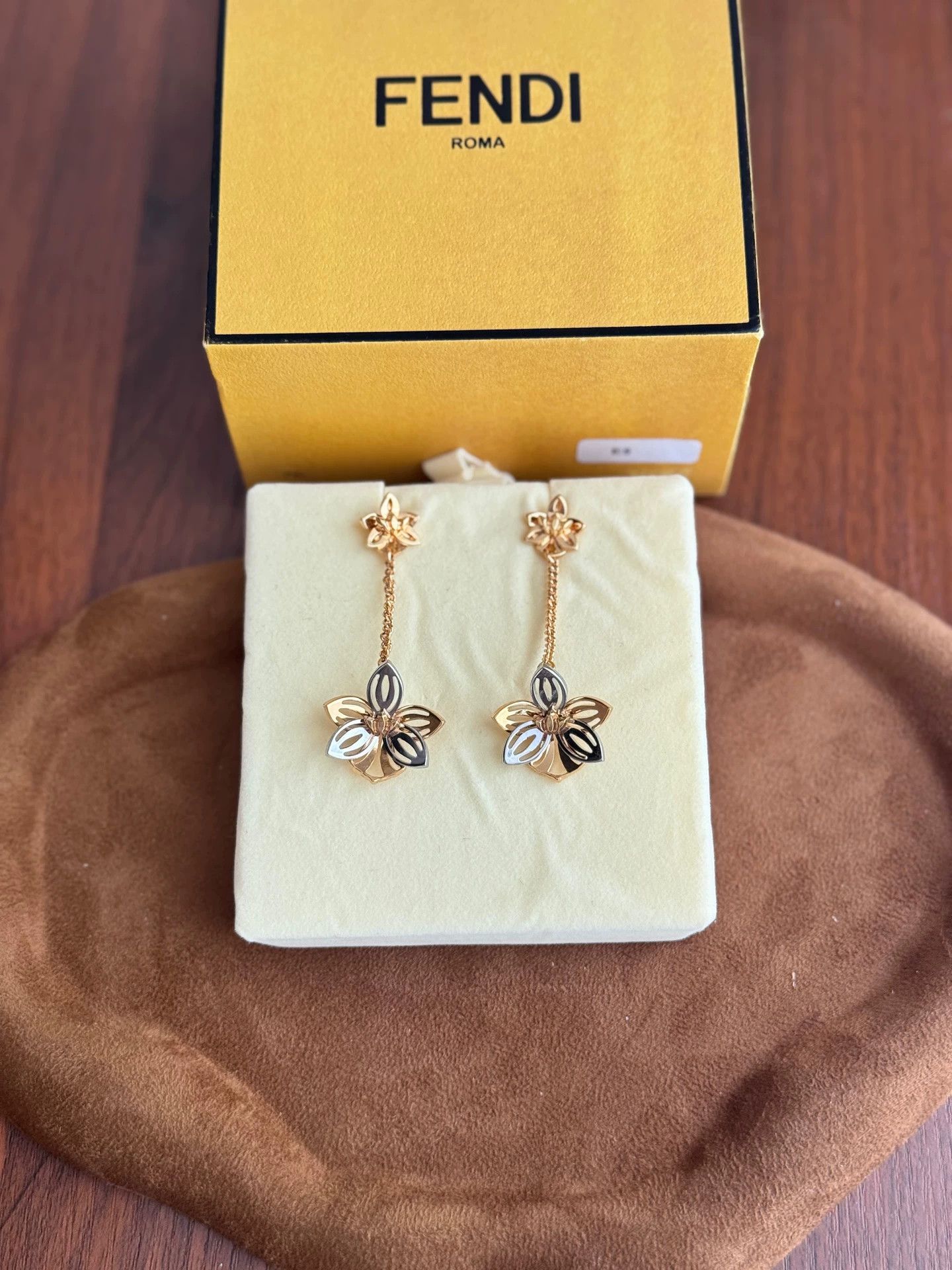 Fendi Fendi 99 New 2Tone Floral Earrings With Box Size ONE SIZE - 1 Thumbnail