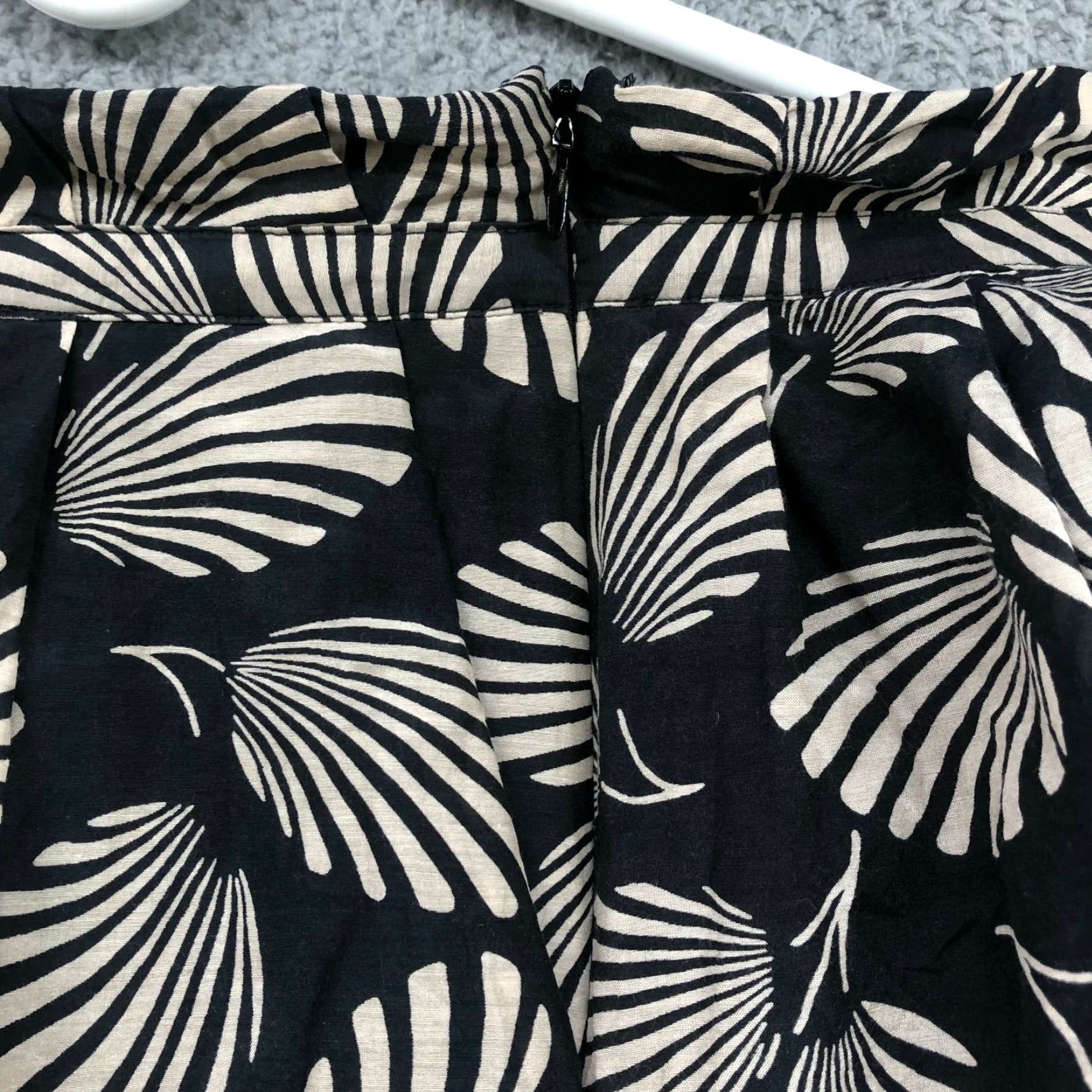 Ted Baker Ted Baker Mini Skirt Women's Size 8 Retro Floral Pleated Silk Blend Black White Size 30" / US 8 / IT 44 - 3 Thumbnail
