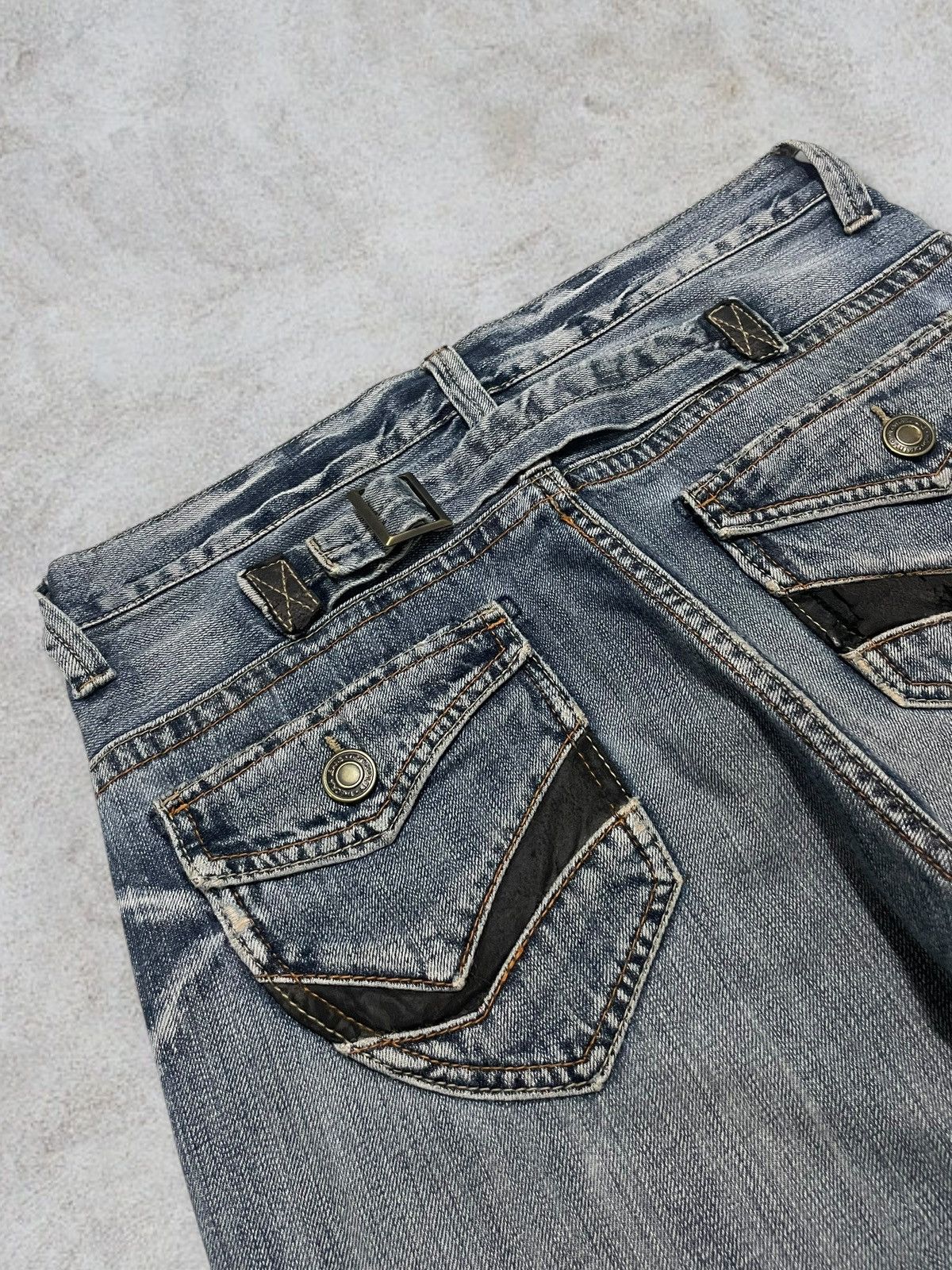Undercover Vintage Japanese Whisker Wash Buckle Back Ripped Loose Jeans Size US 32 / EU 48 - 12 Thumbnail