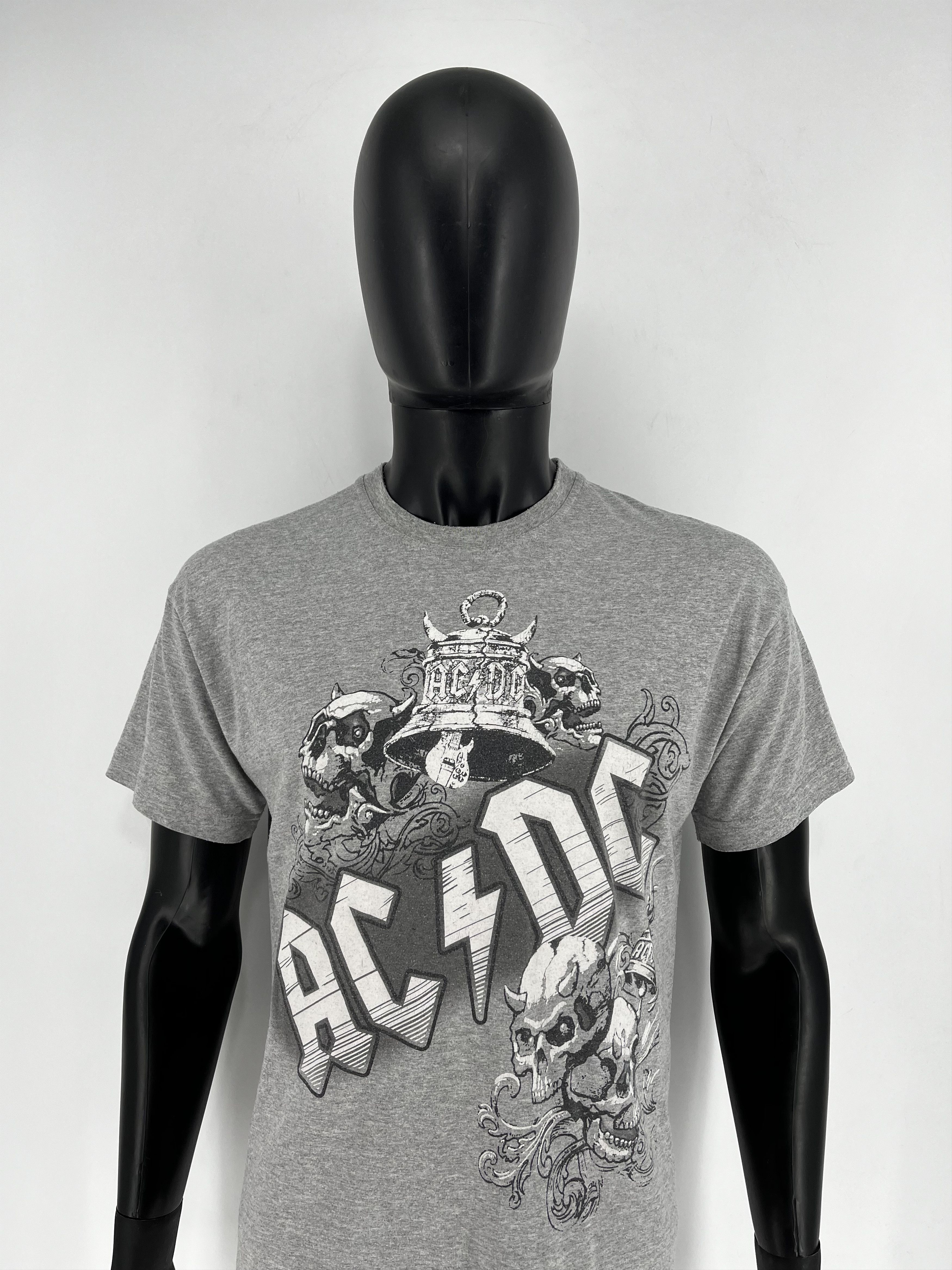 Band Tees Vintage Y2K AC/DC ACDC Big Logo High Voltage Band Tee Size US M / EU 48-50 / 2 - 1 Thumbnail