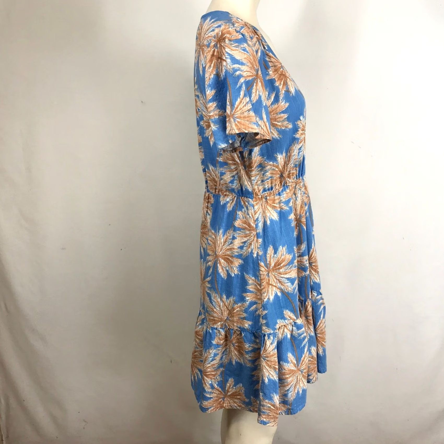 Vintage VINTAGE ROXY Palm Tree Print V Neck Button Front Tiered Dress Blue Tan Women's M Size M / US 6-8 / IT 42-44 - 4 Thumbnail