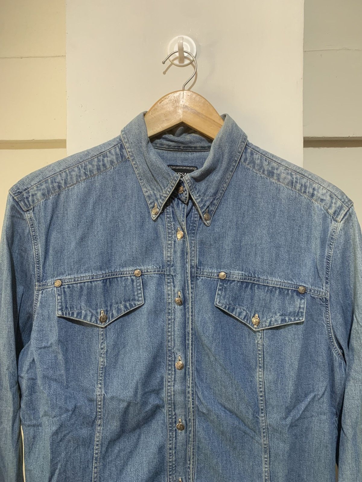 Versace Vintage 90s Istante Versace Denim Shirt w Istante Buttons Size US M / EU 48-50 / 2 - 5 Thumbnail